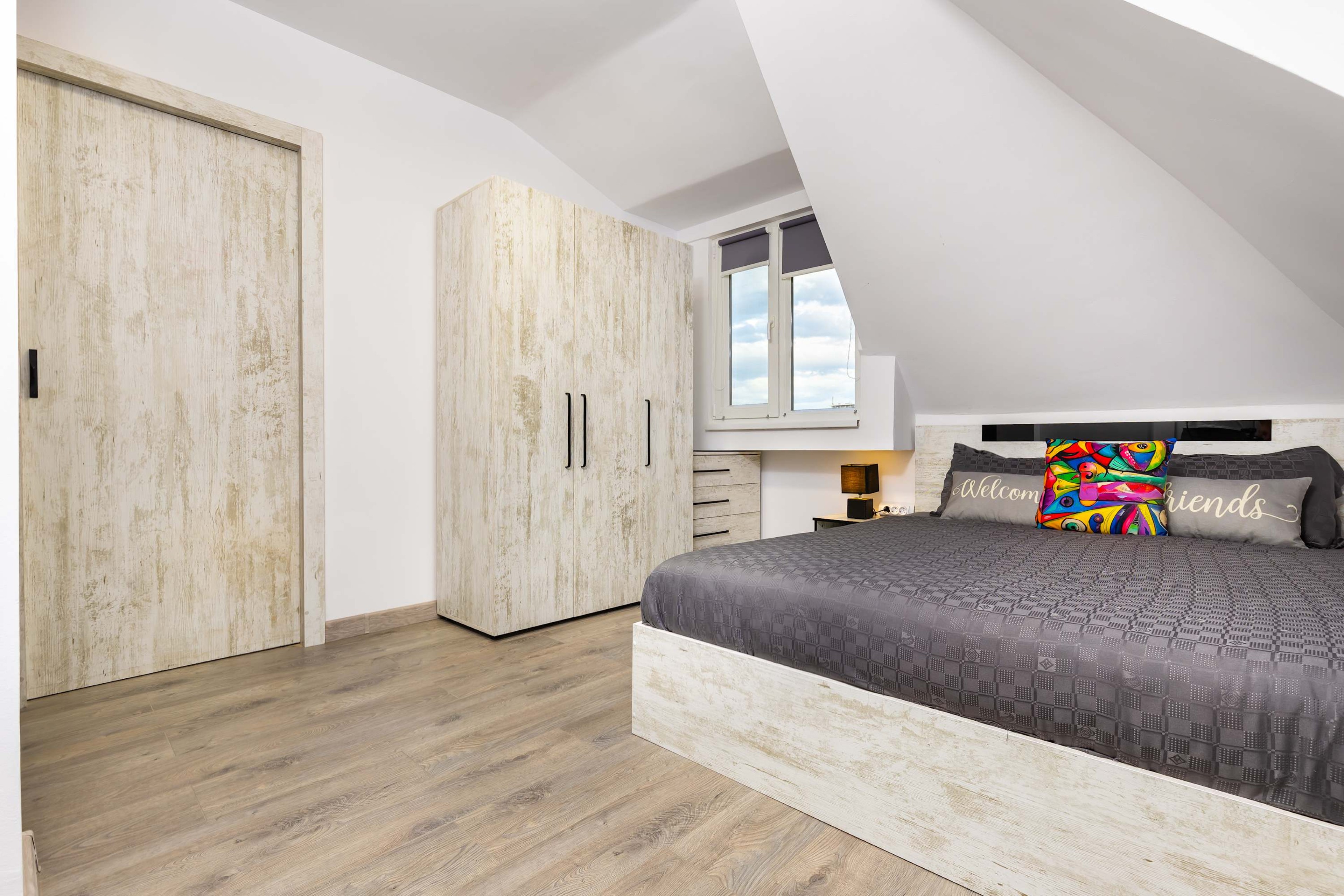 Scoutaround White Logo