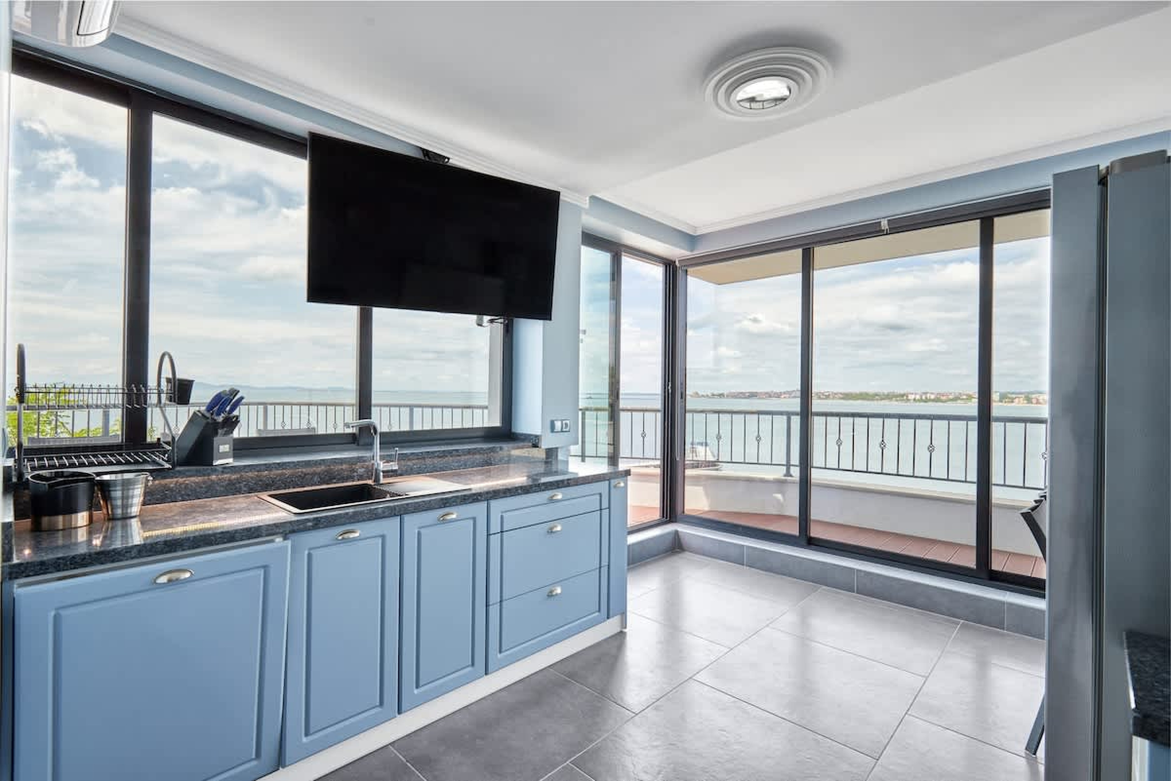 Scoutaround White Logo