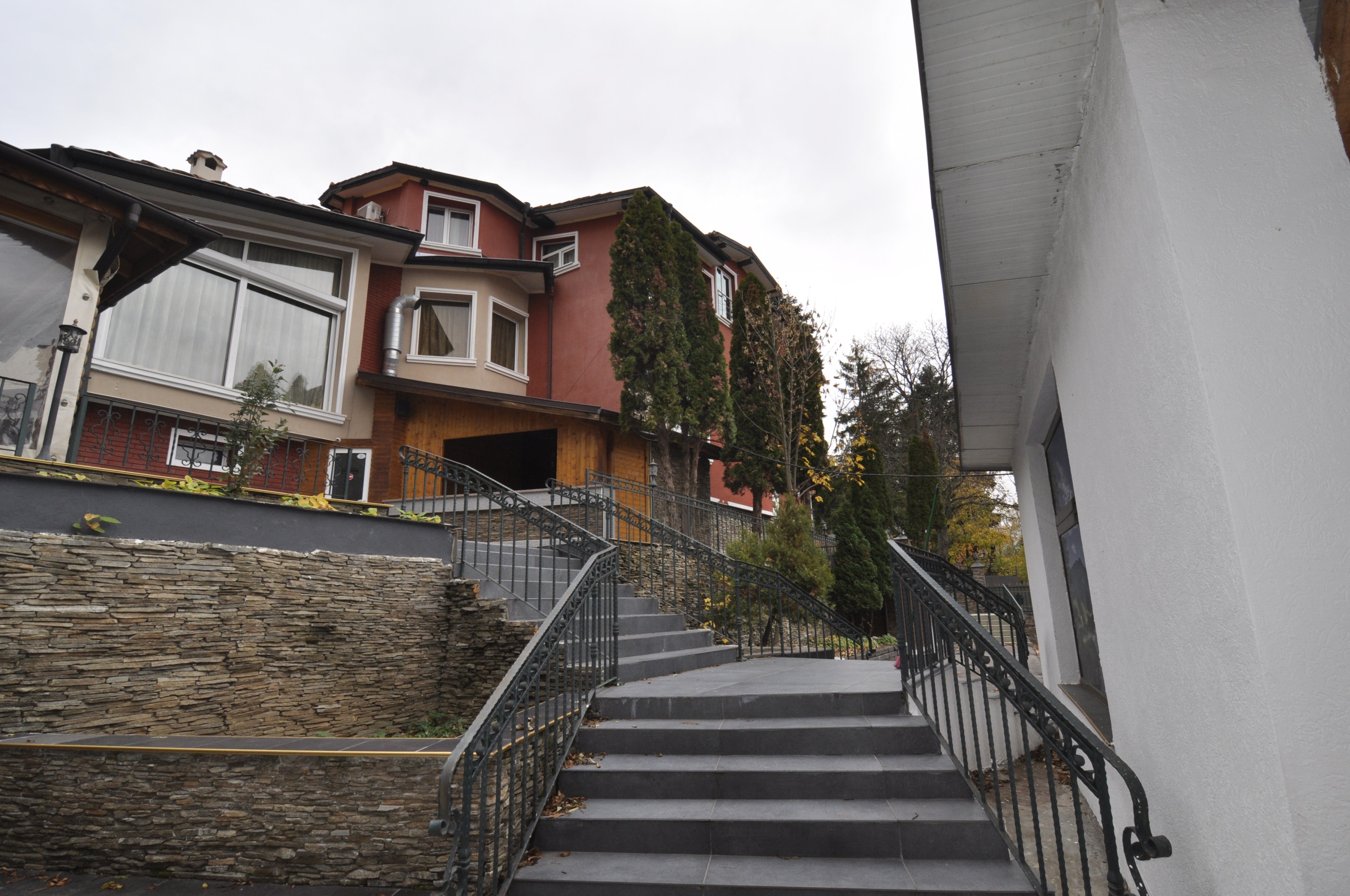 Scoutaround White Logo