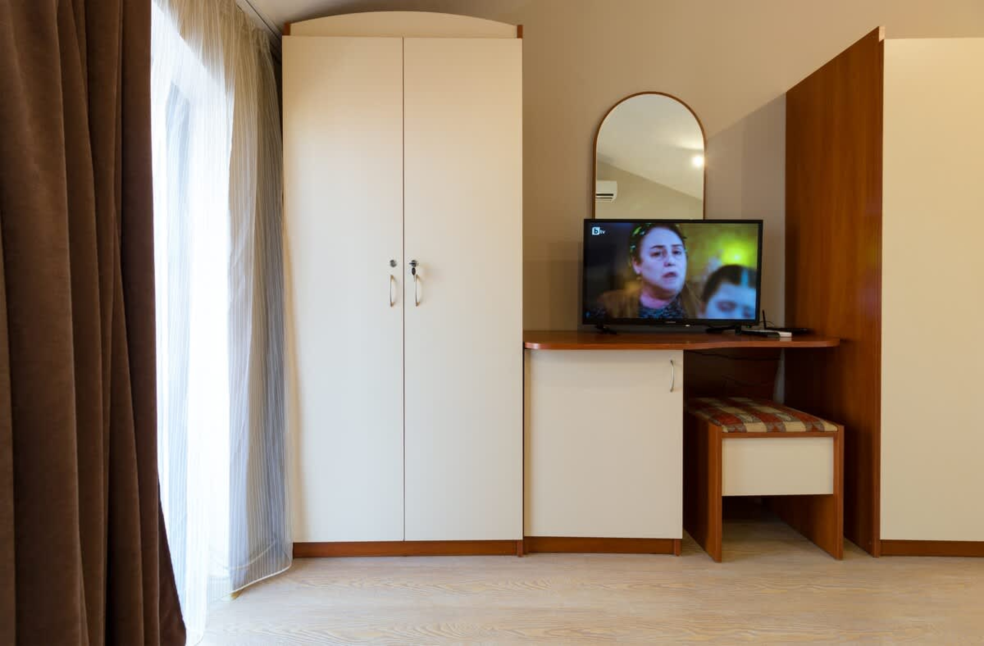 Scoutaround White Logo