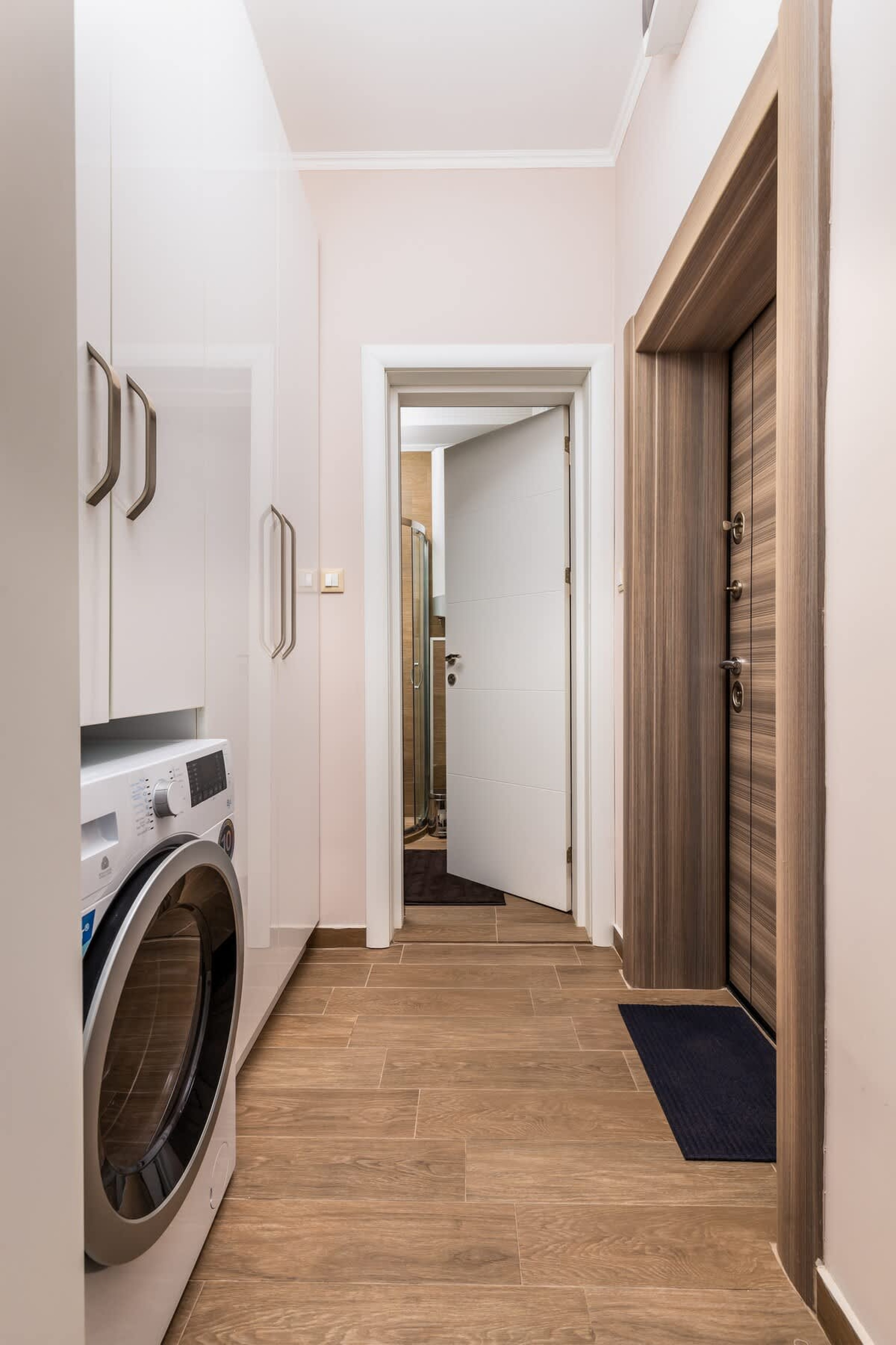 Scoutaround White Logo