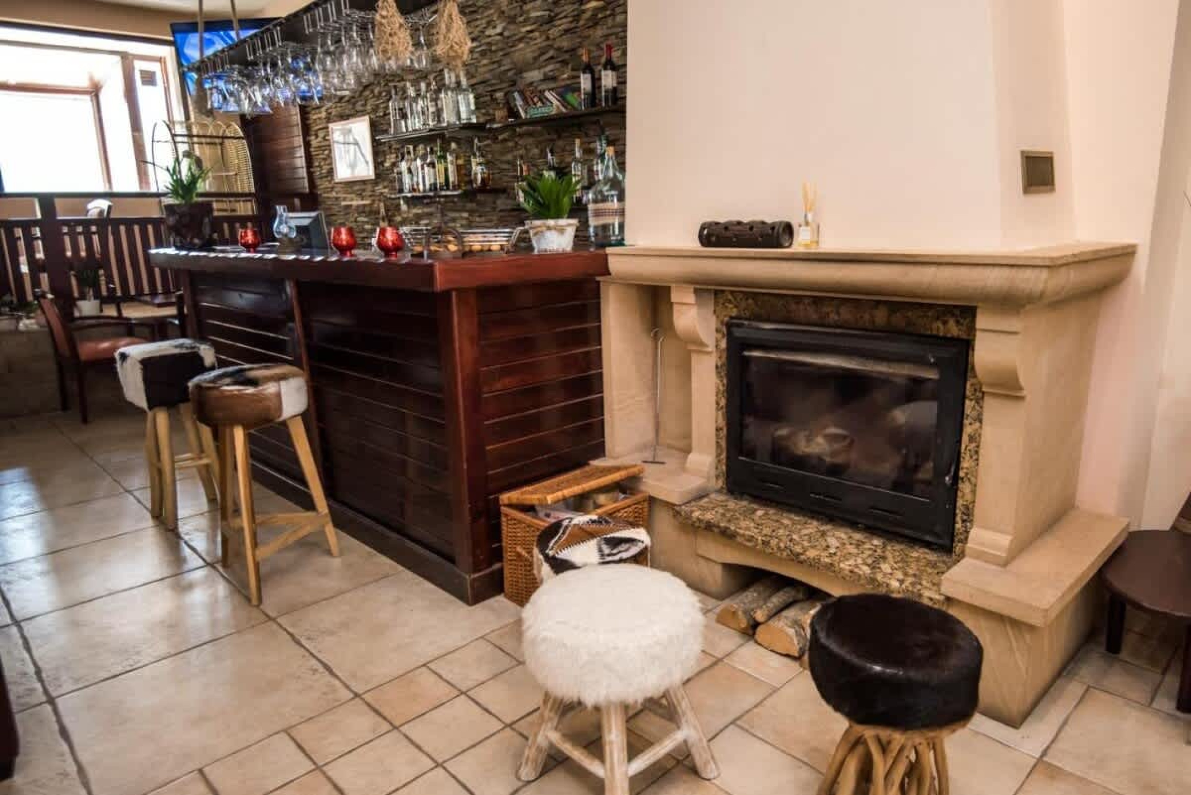 Scoutaround White Logo