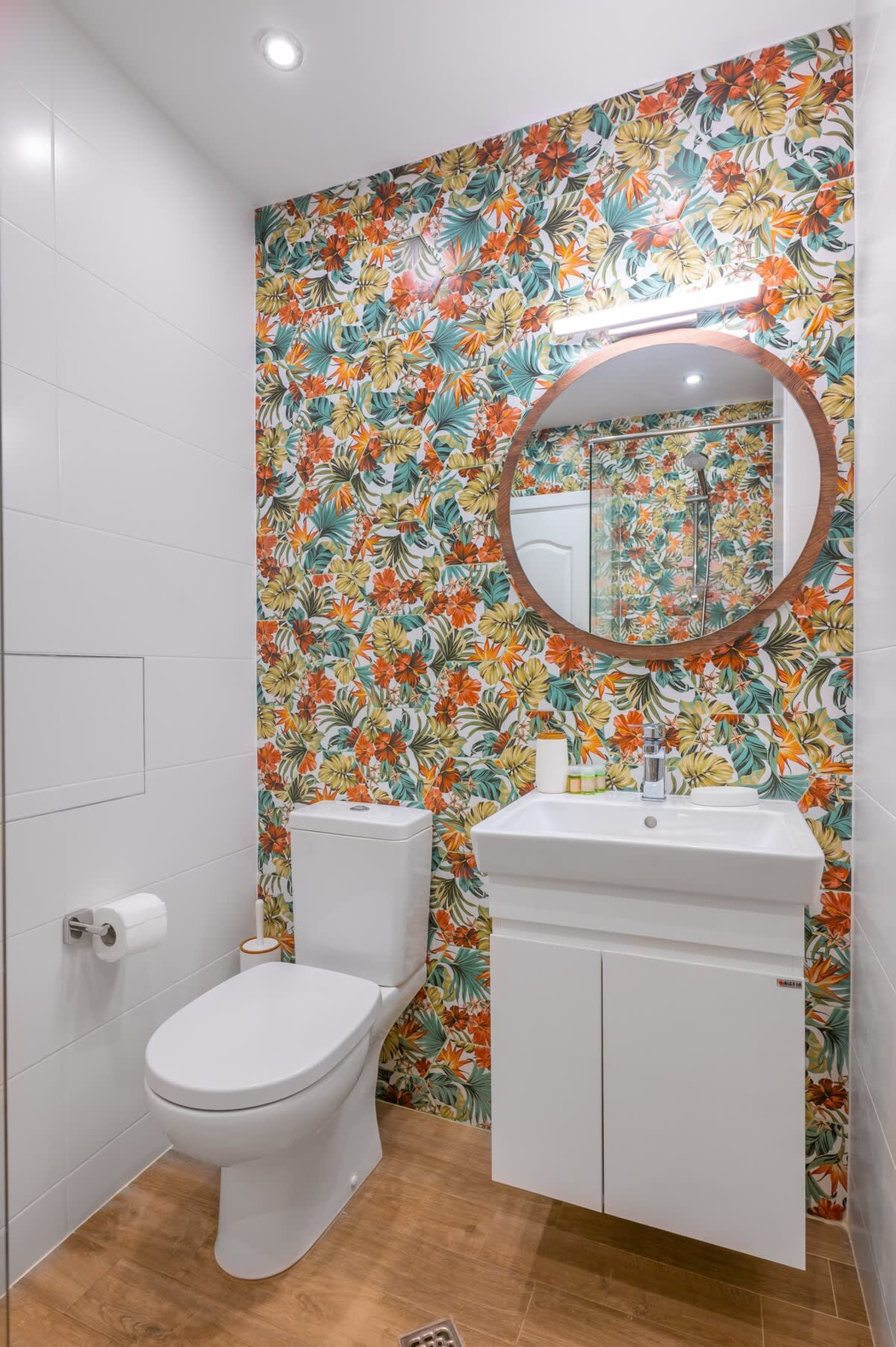 Charming Urban Retreat: Stylish 1BD Flat near NDK - Photo 16