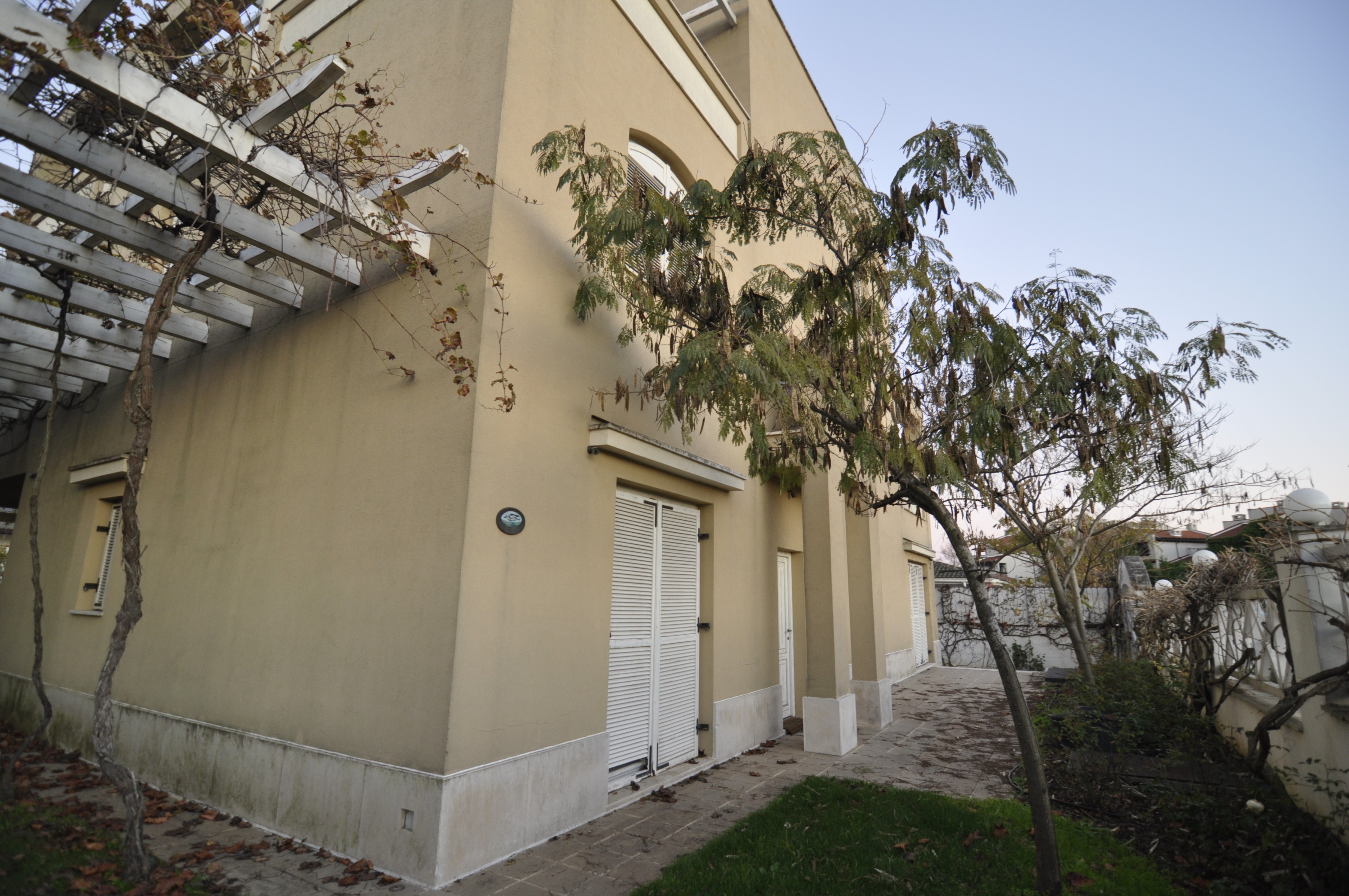 Scoutaround White Logo