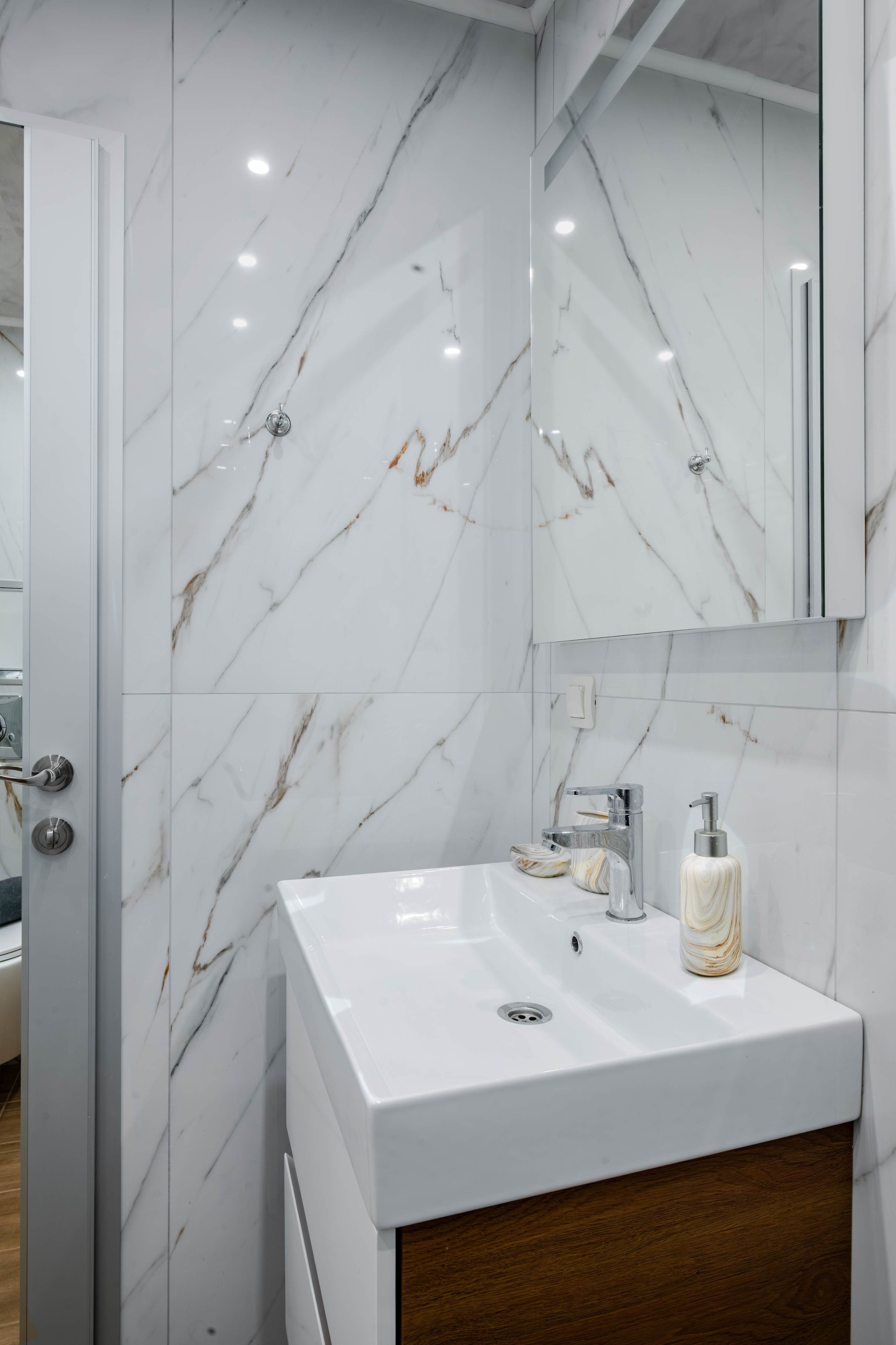 Scoutaround White Logo