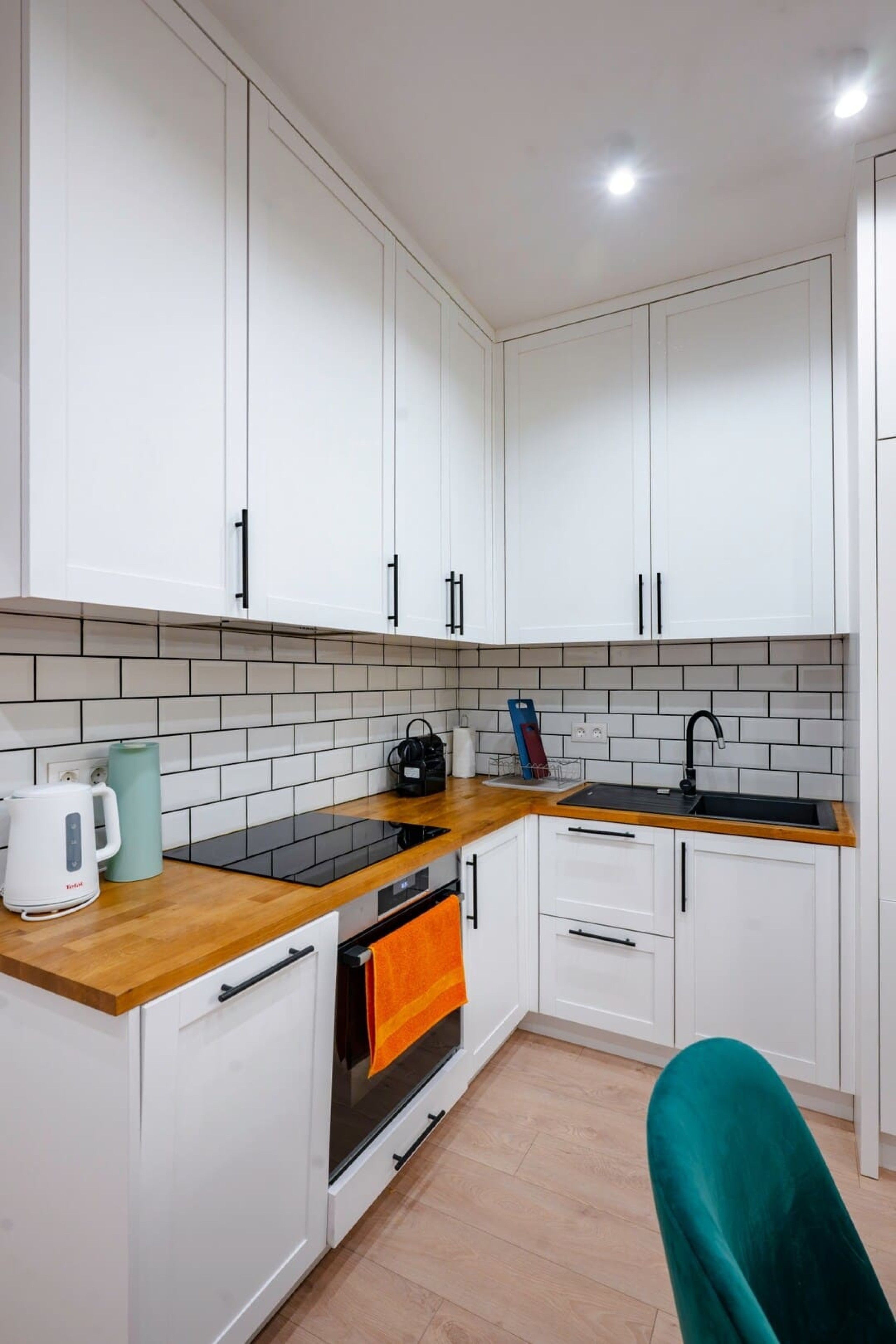 Sunny Stylish Apartment in Sofia - Photo 15