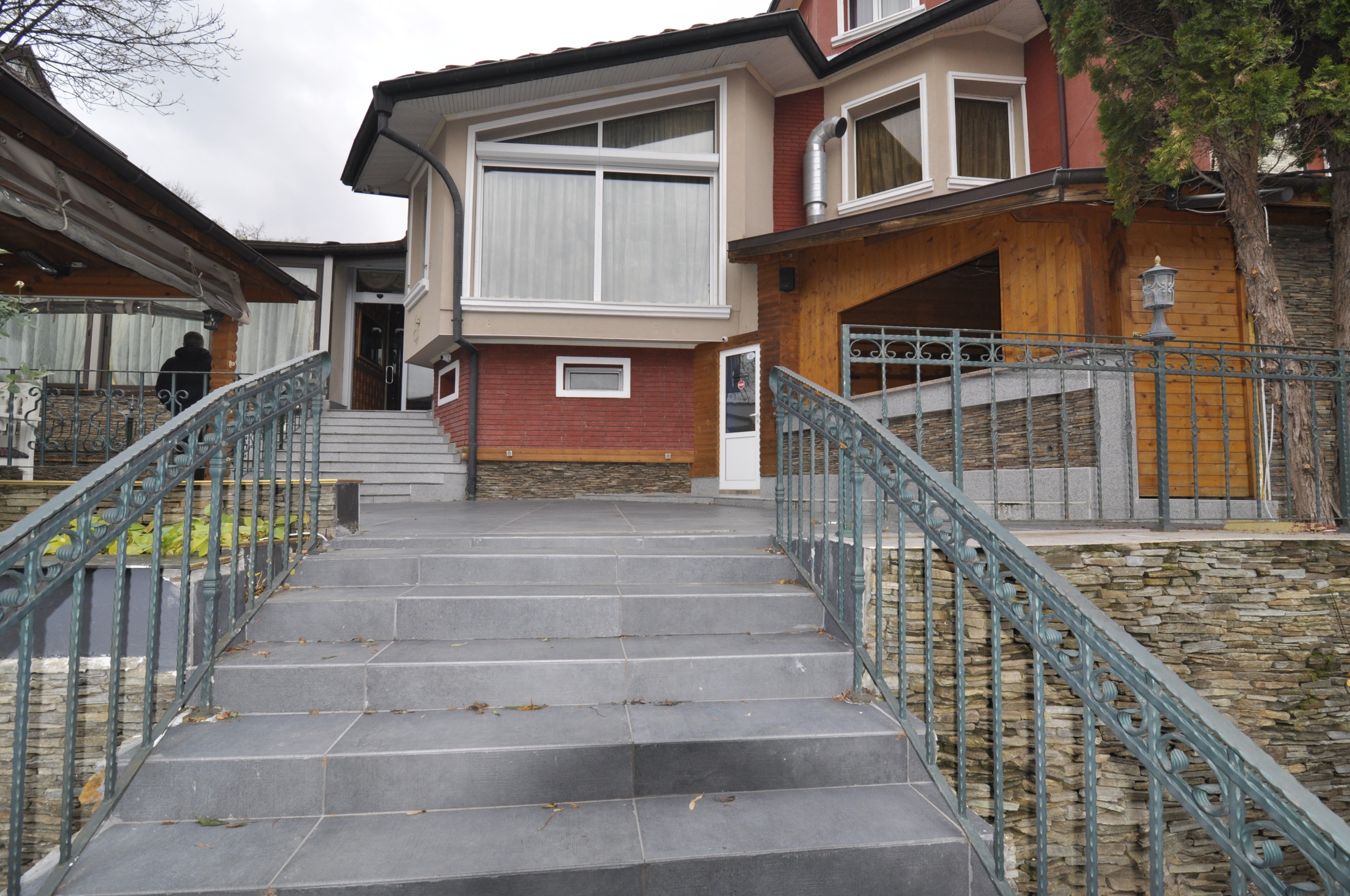 Scoutaround White Logo