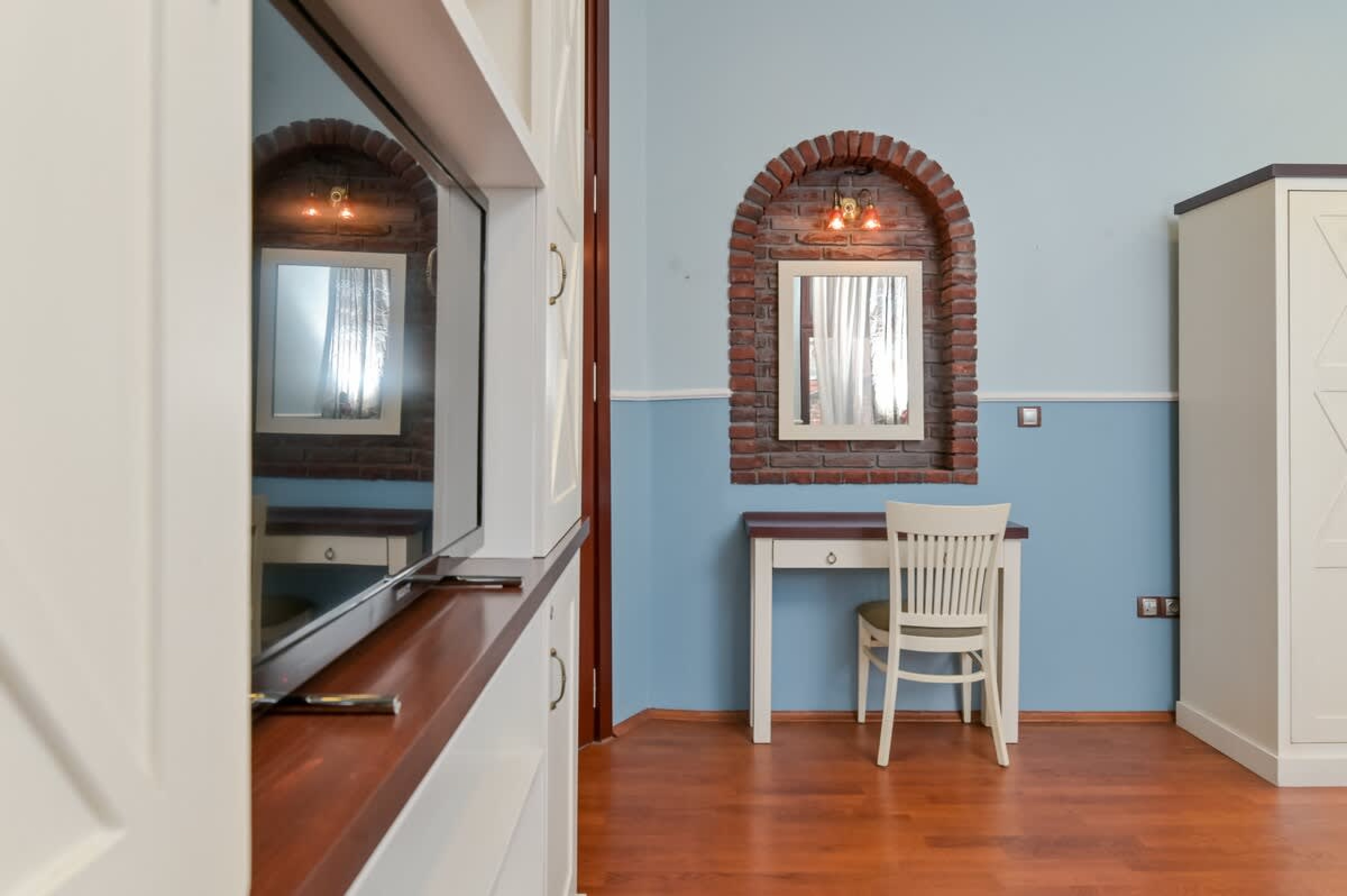 Life in Colors - Elegant 2BD Premium Stay - Photo 20