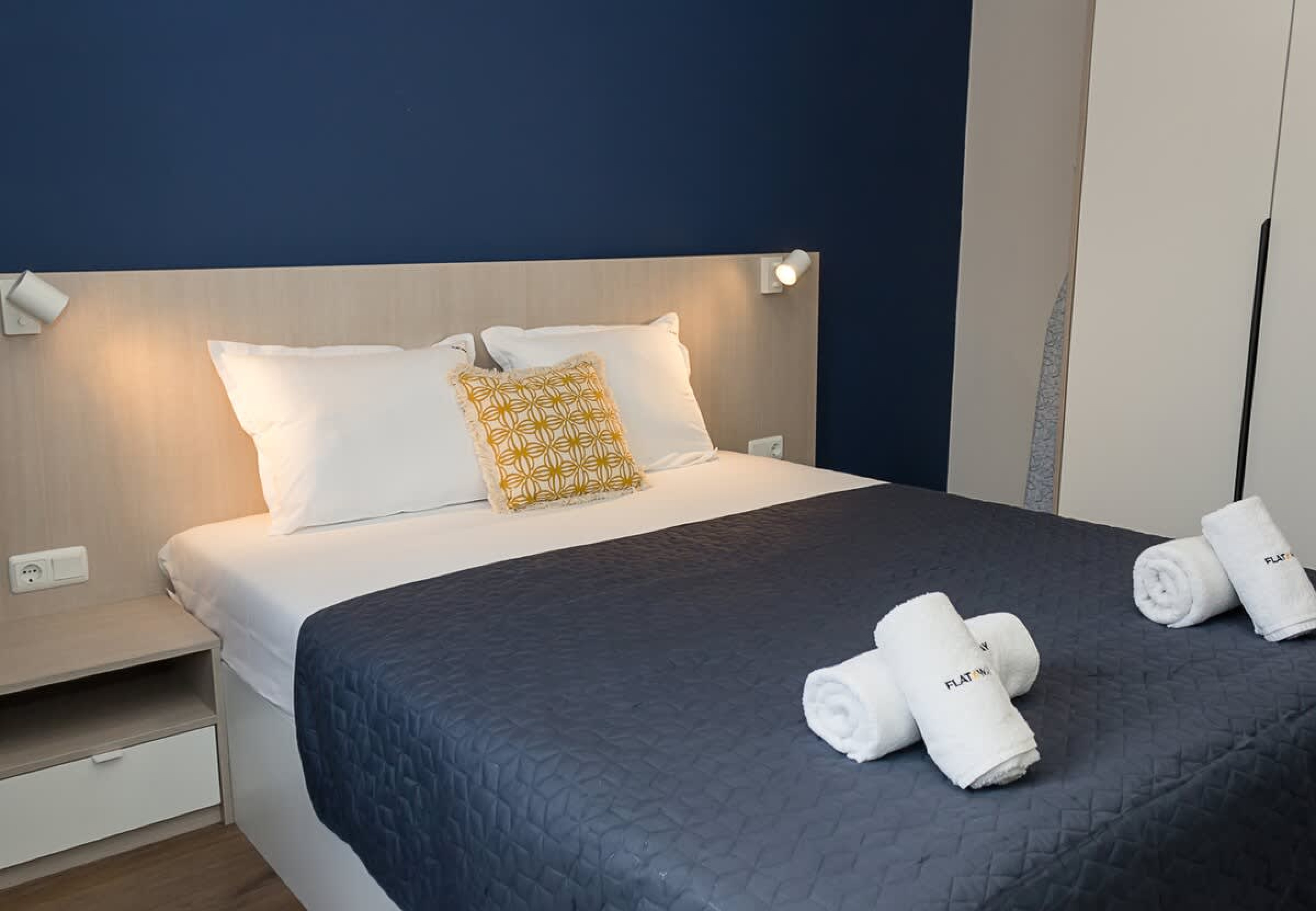 Scoutaround White Logo