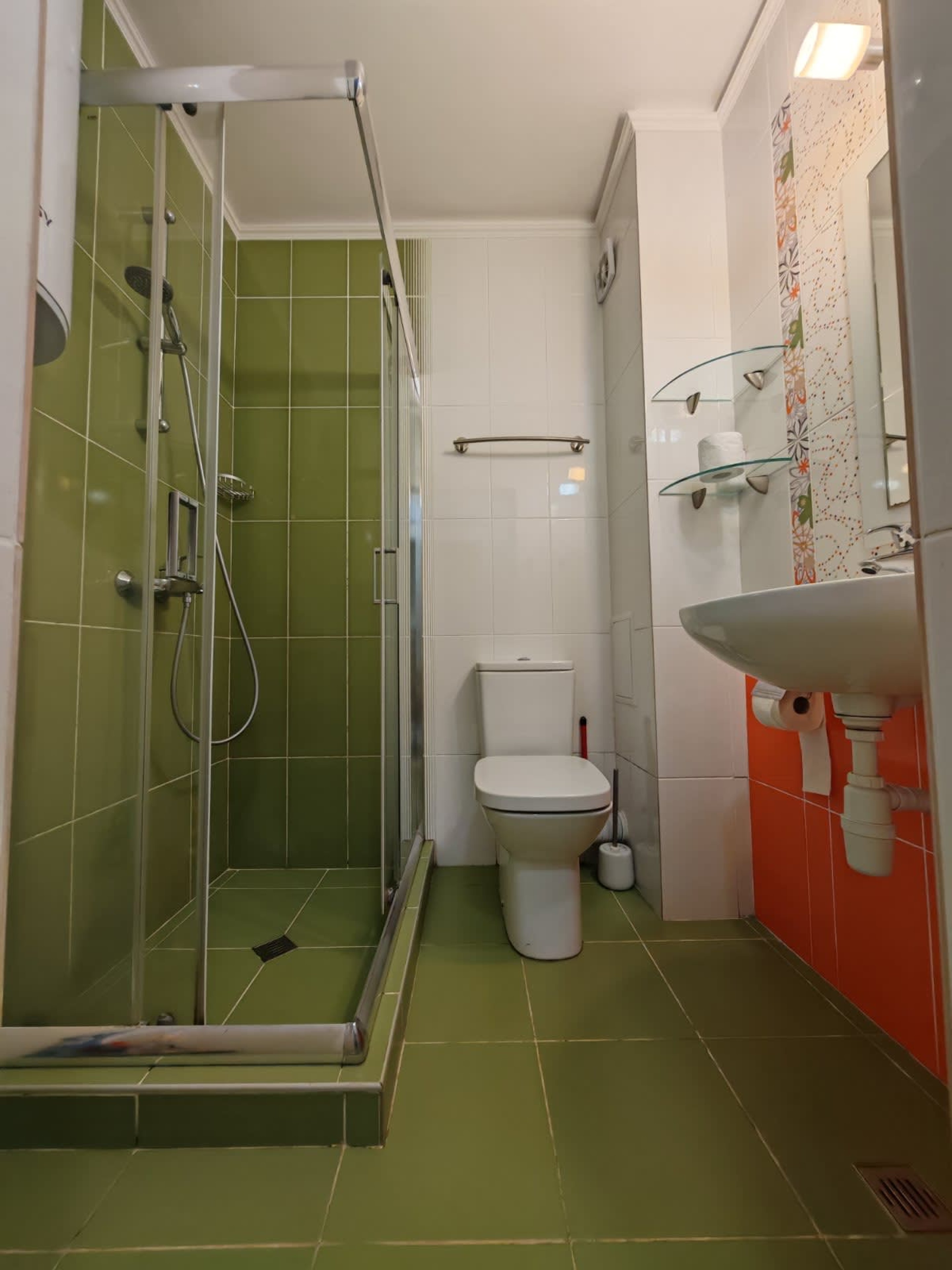 Bright 1BD Apartment with Nice Terrace - Photo 18