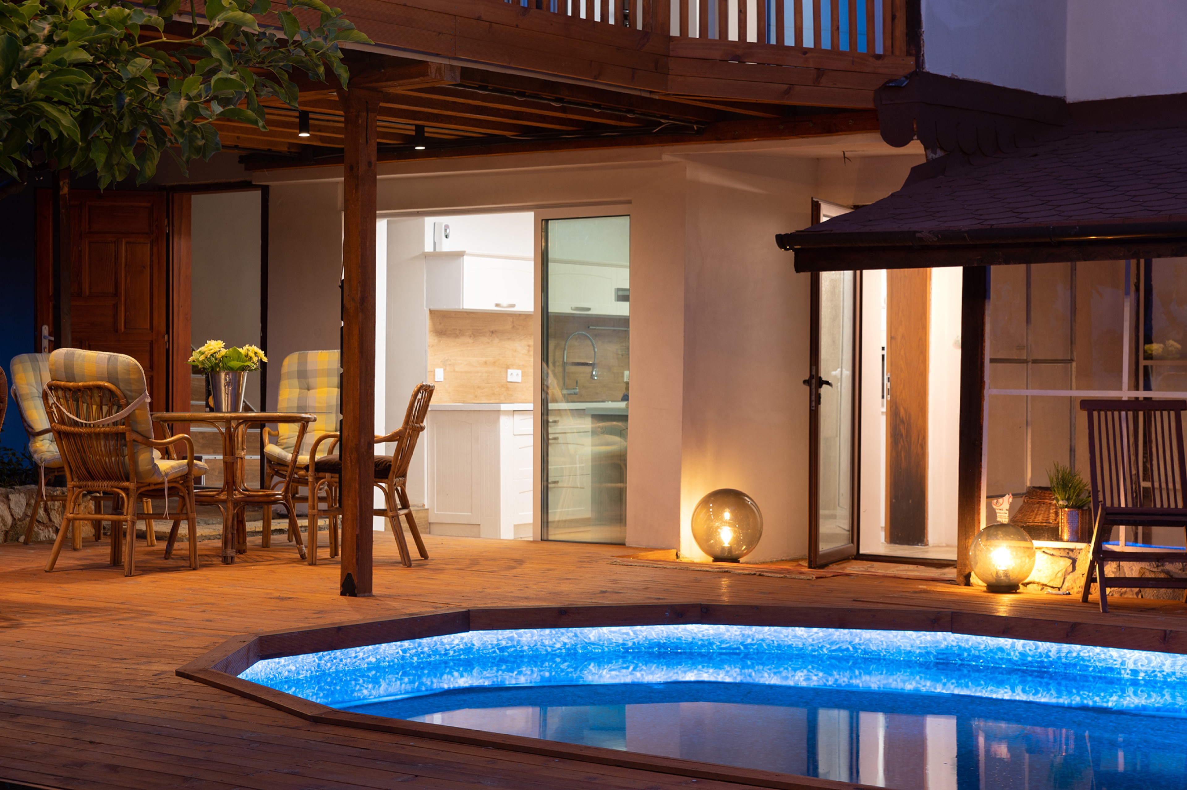 Scoutaround White Logo