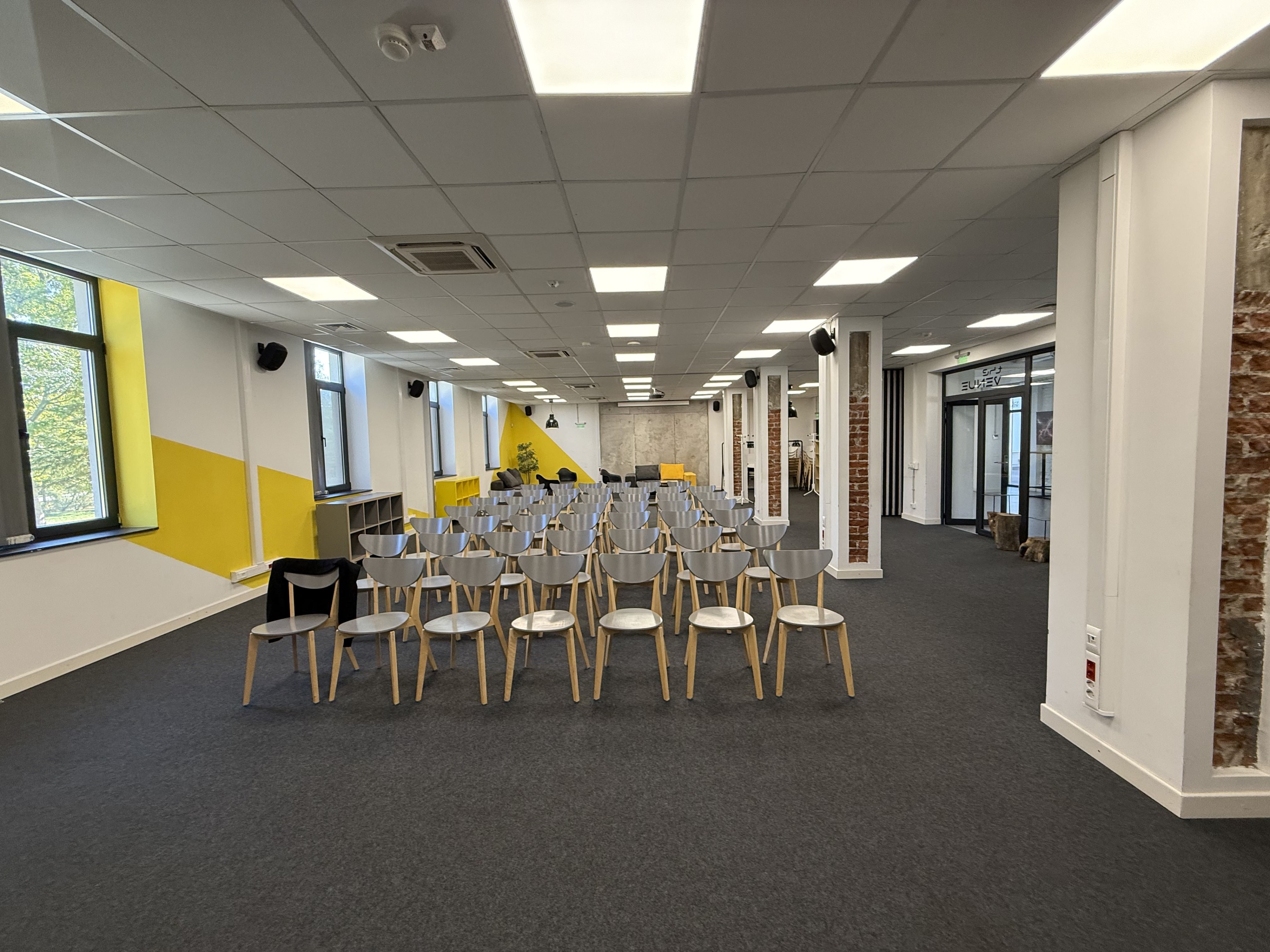 Scoutaround White Logo