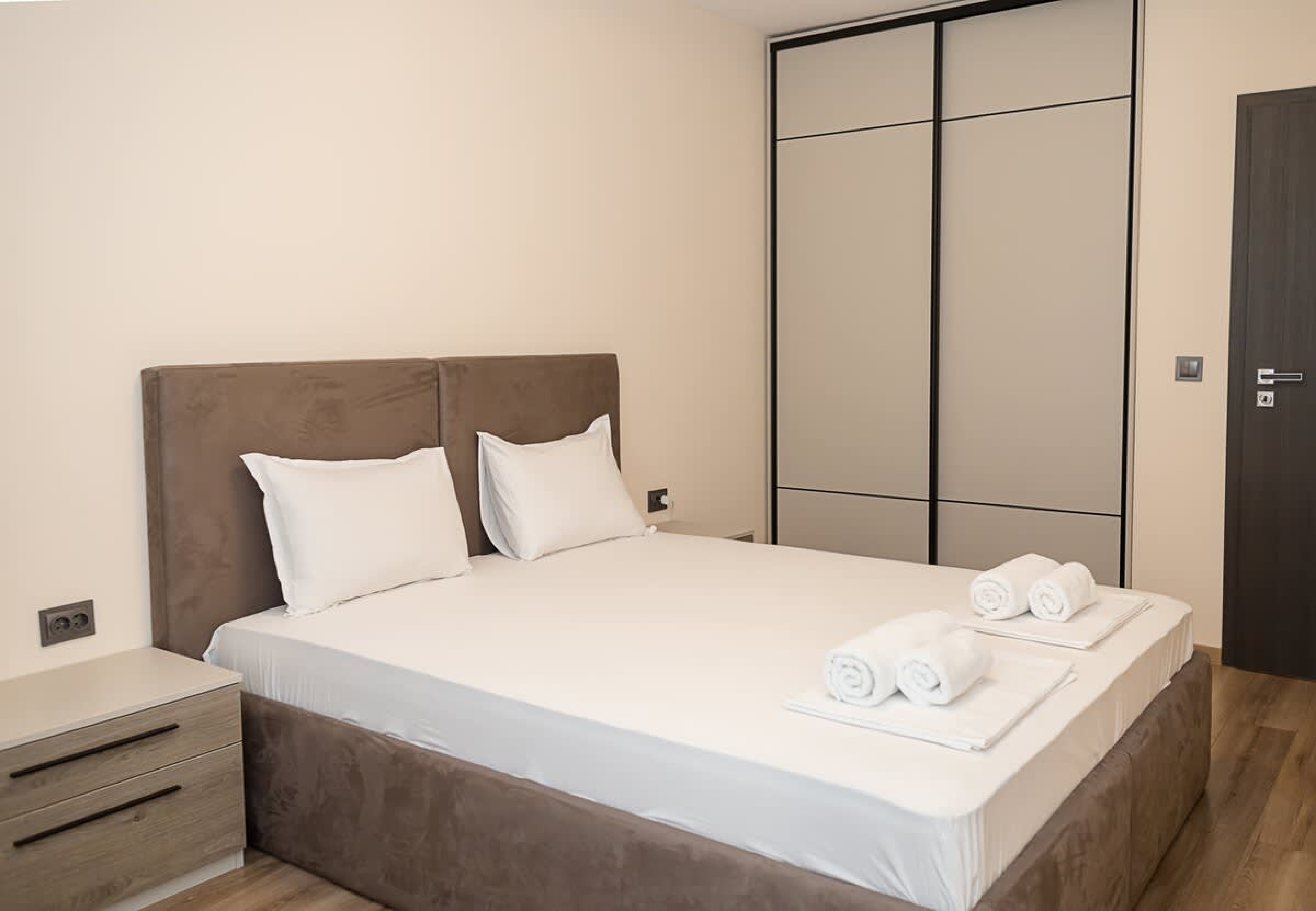 Scoutaround White Logo