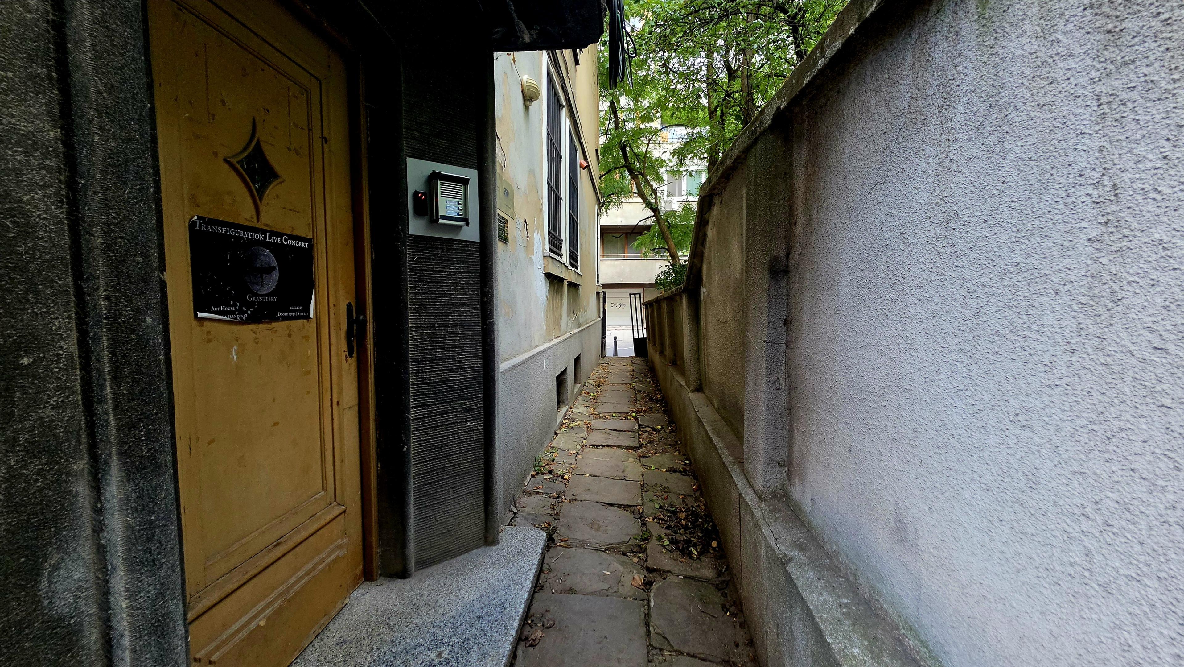 Entrance / Access
