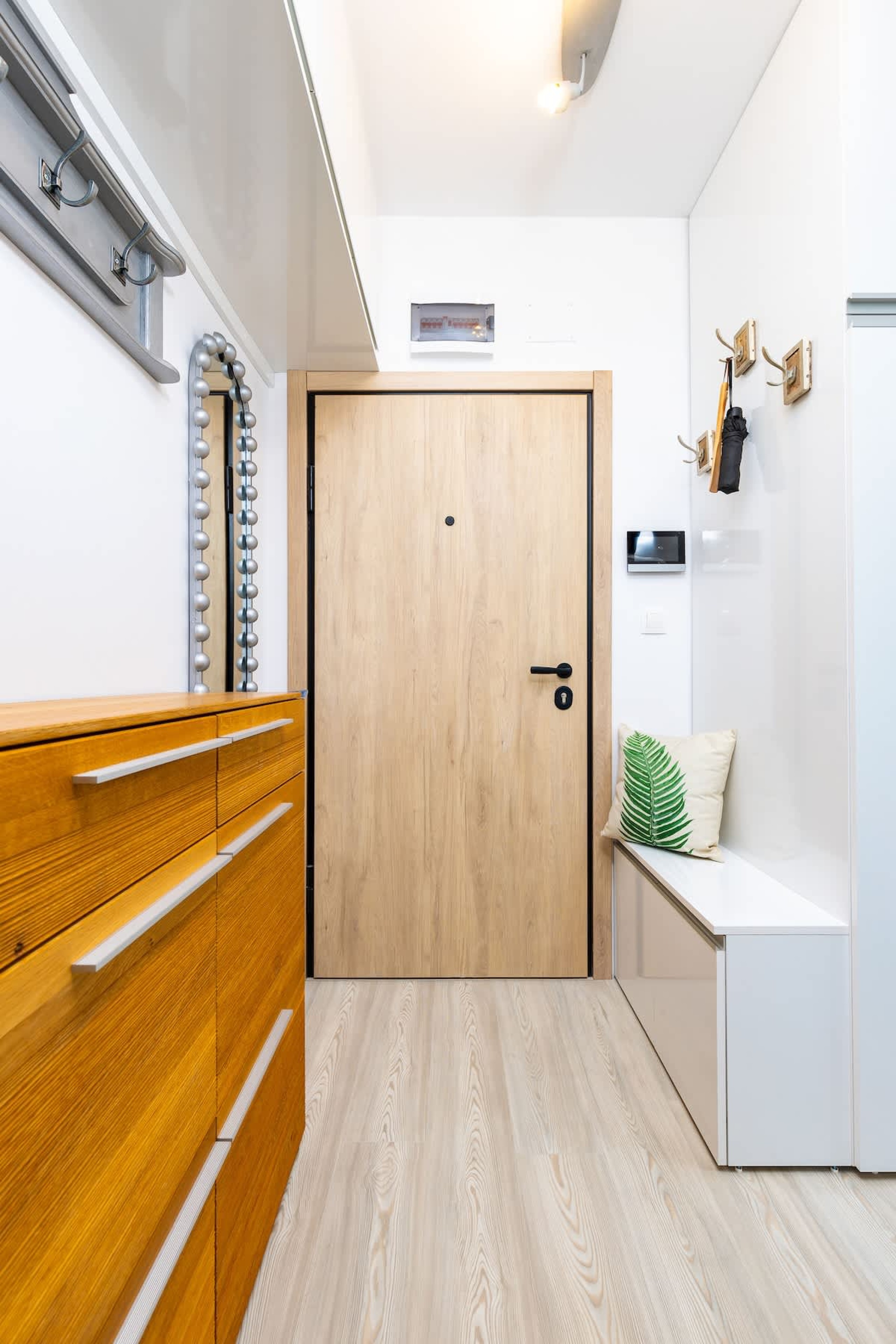 Scoutaround White Logo