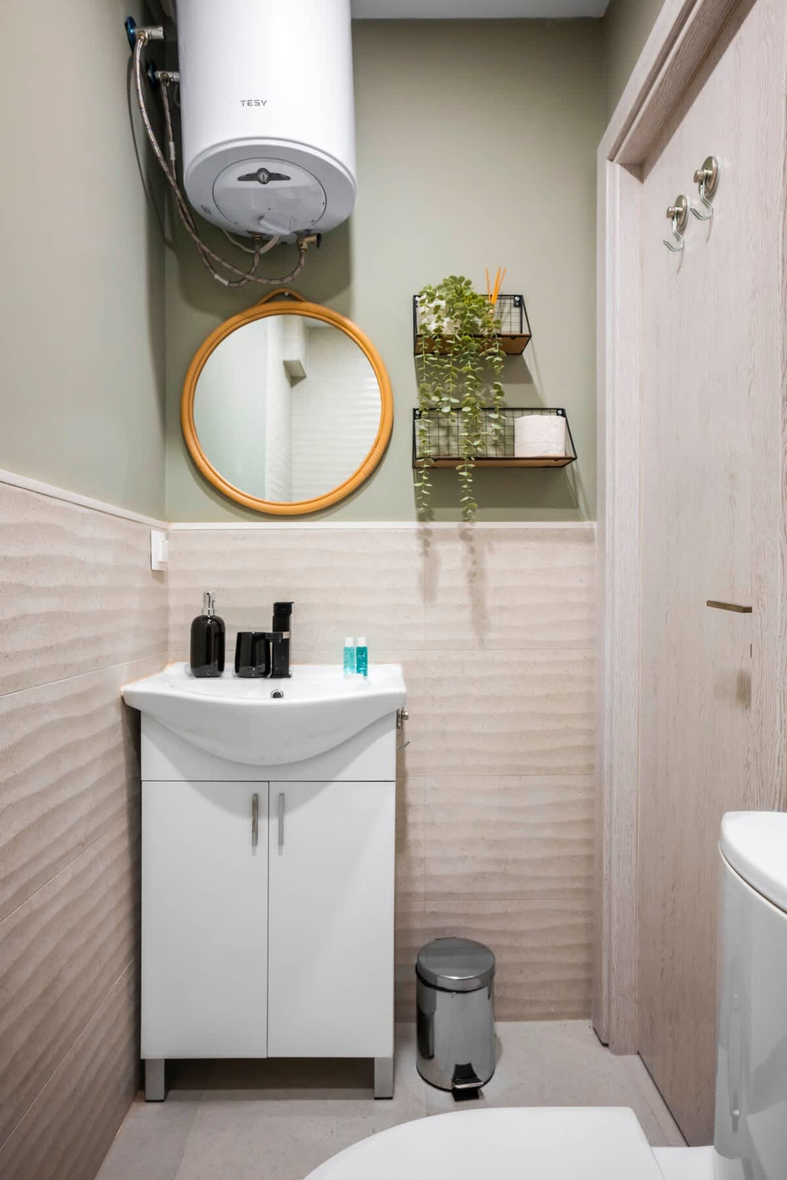 Scoutaround White Logo