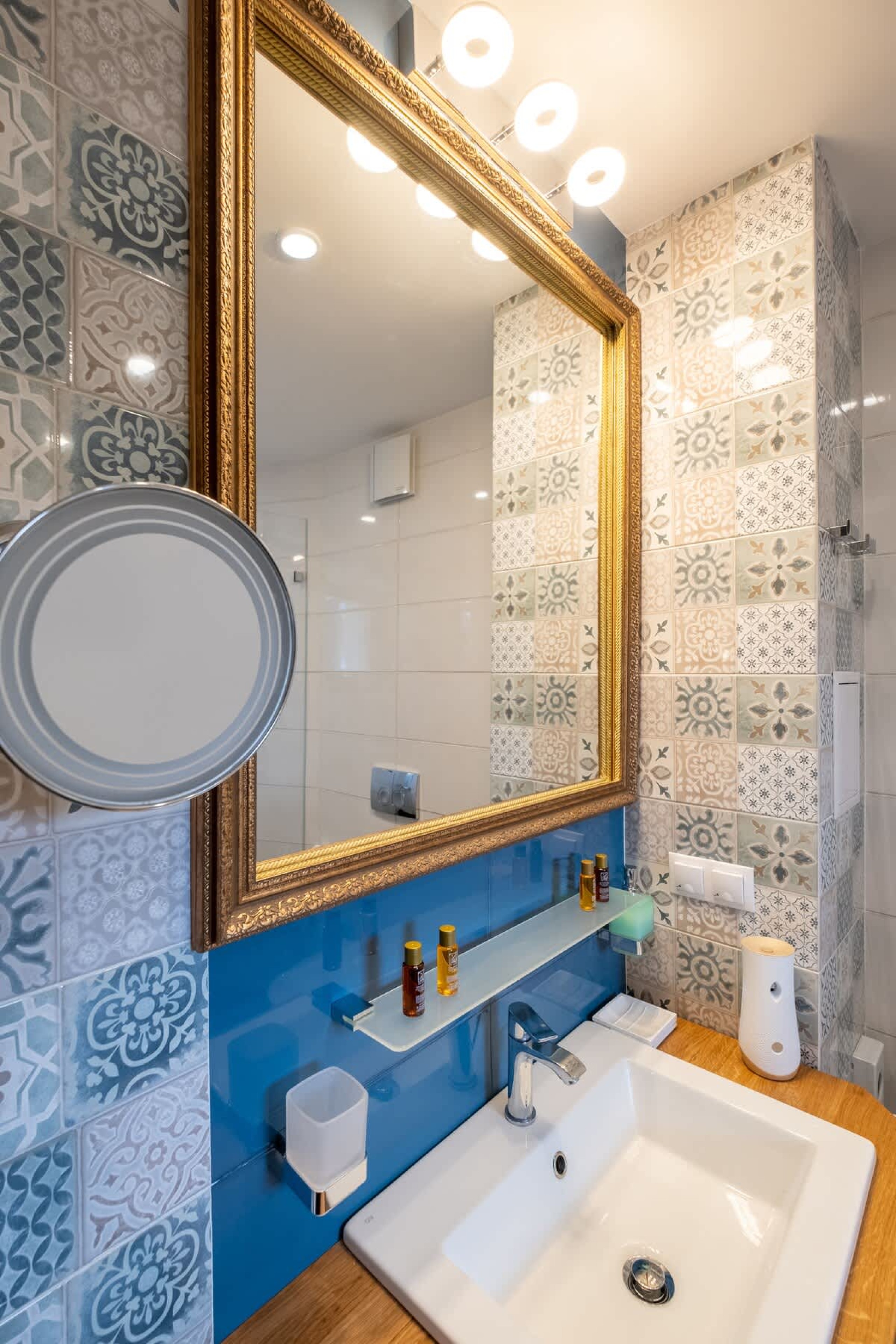 Scoutaround White Logo