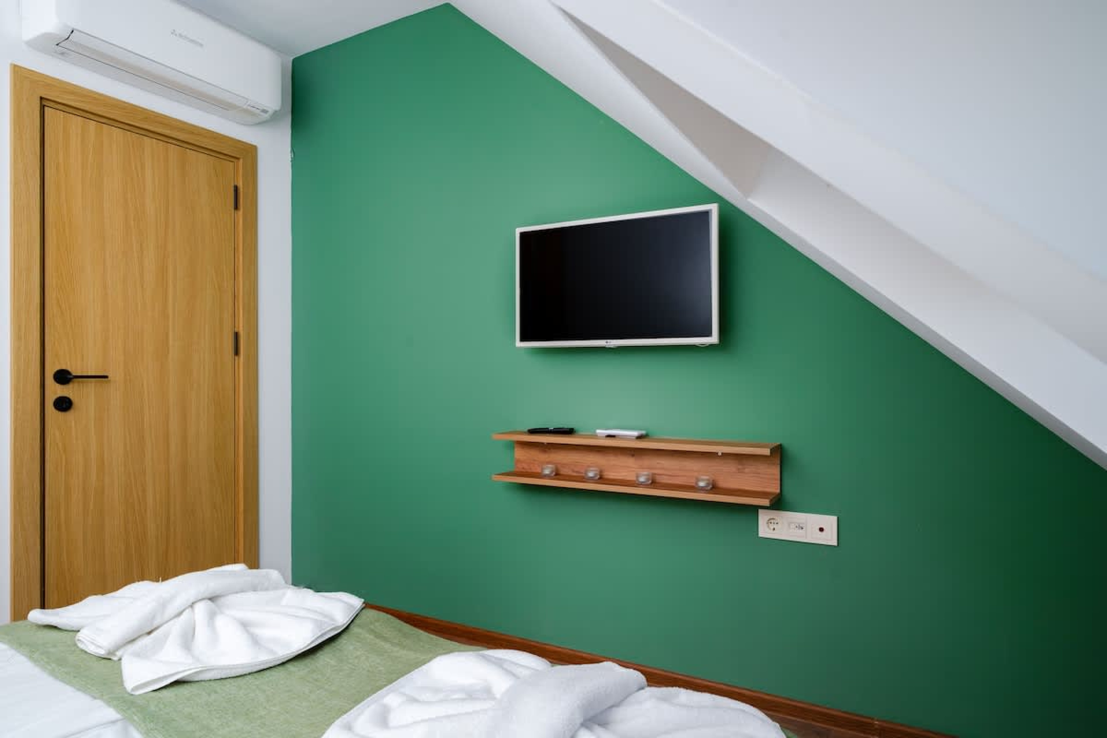 Scoutaround White Logo