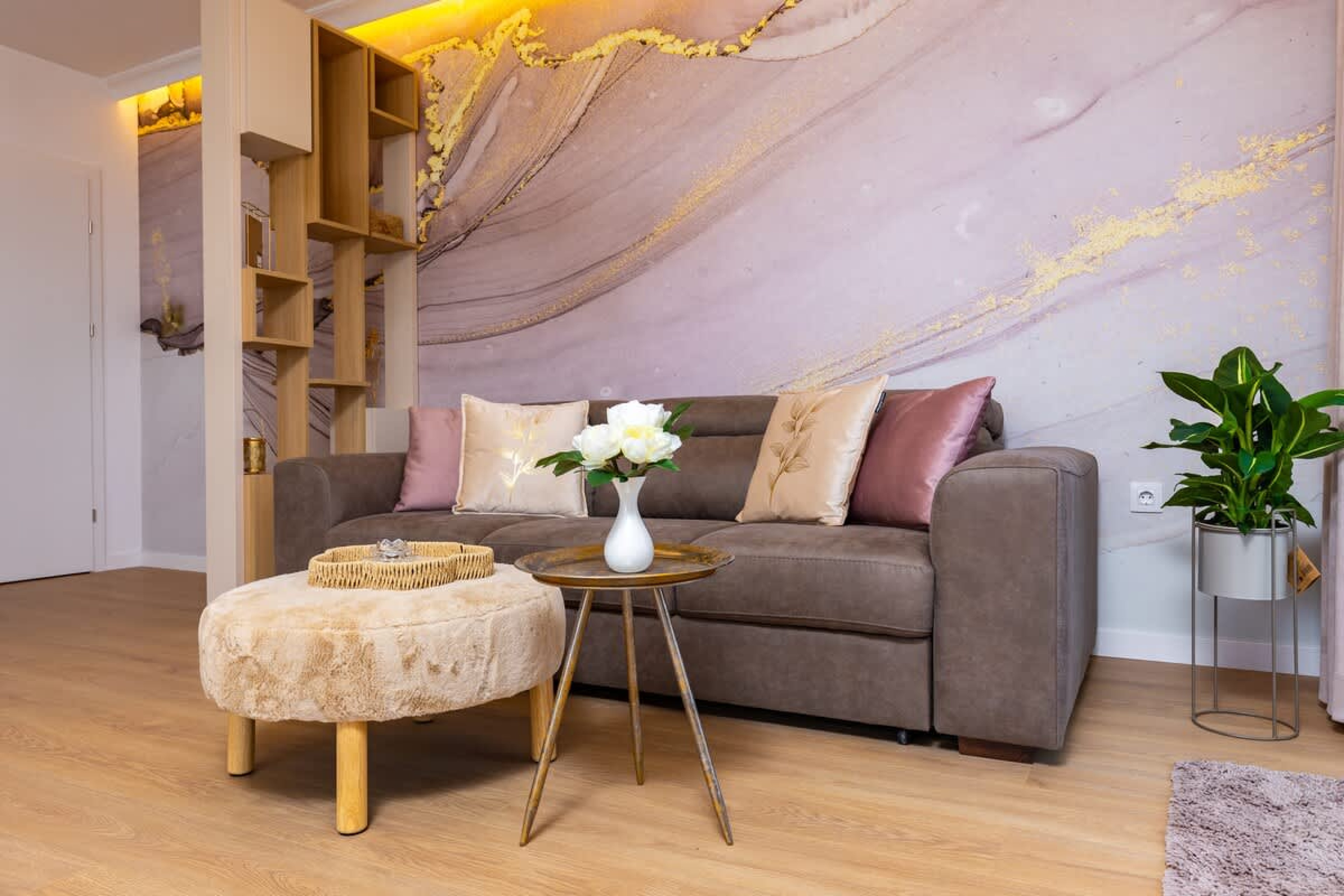 Scoutaround White Logo