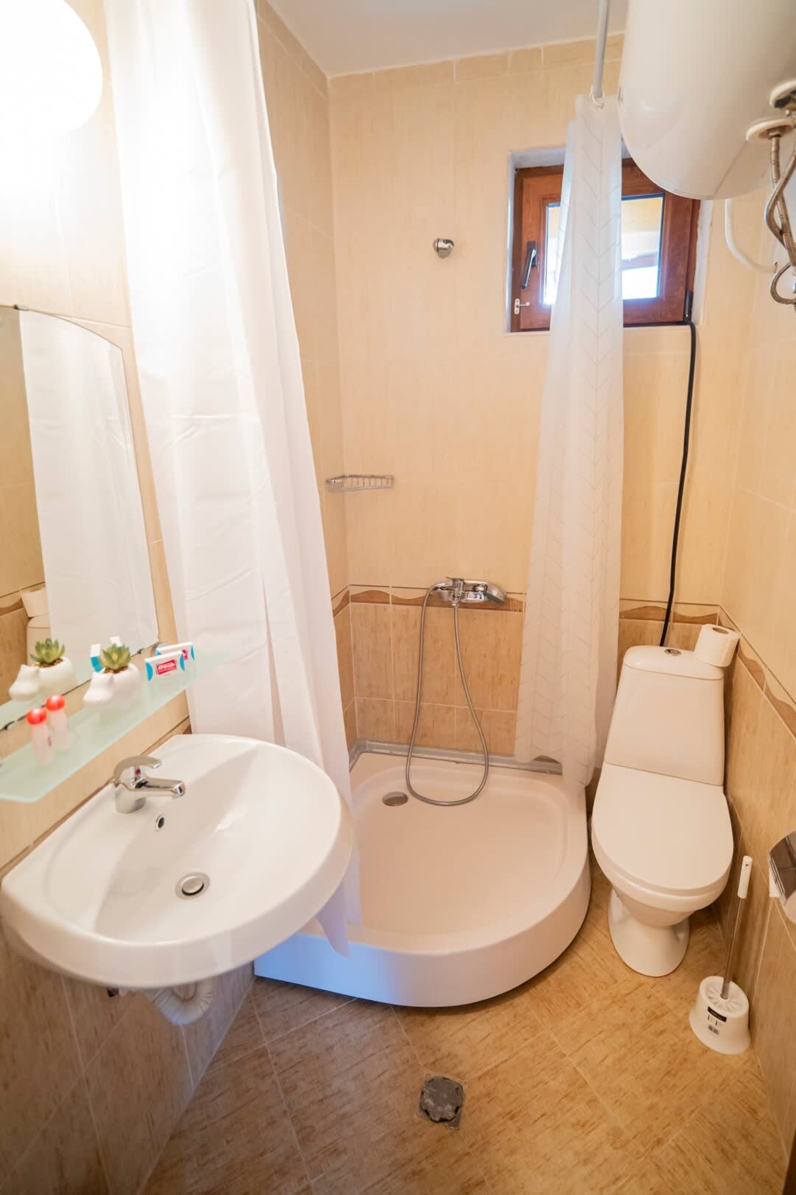 The Family Courtyard - Very LARGE 2BD Apartment - Photo 19