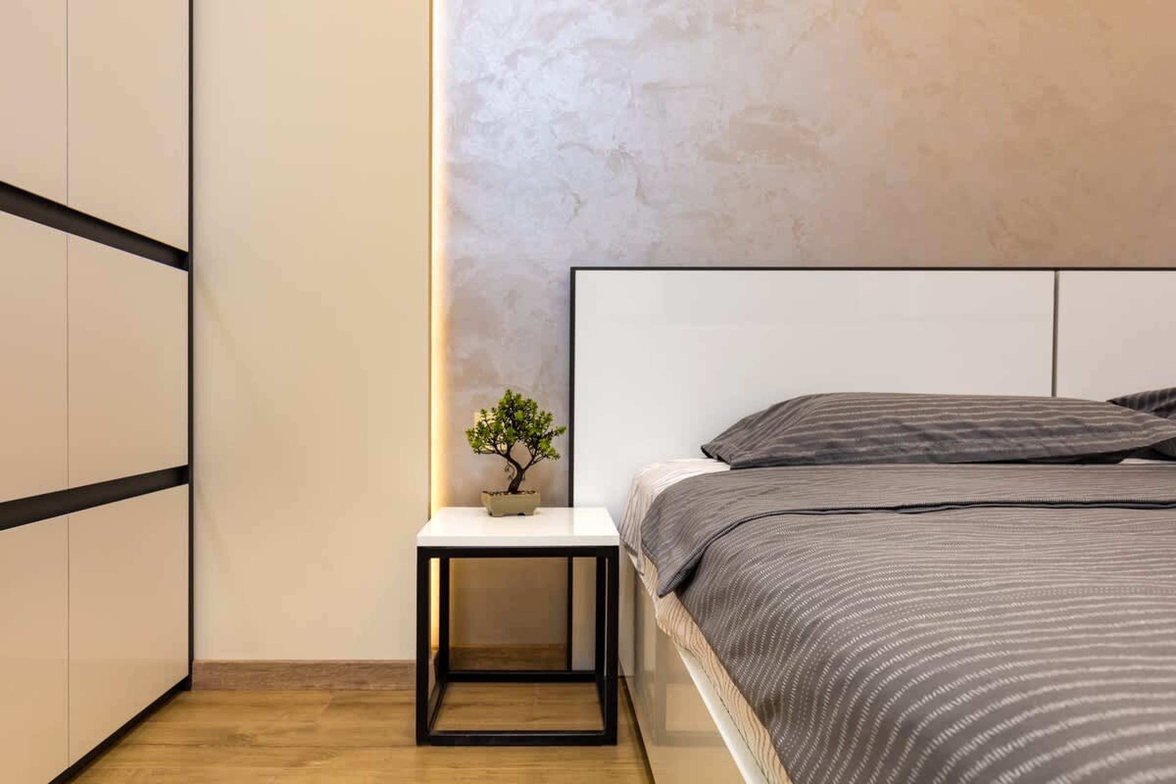 Scoutaround White Logo