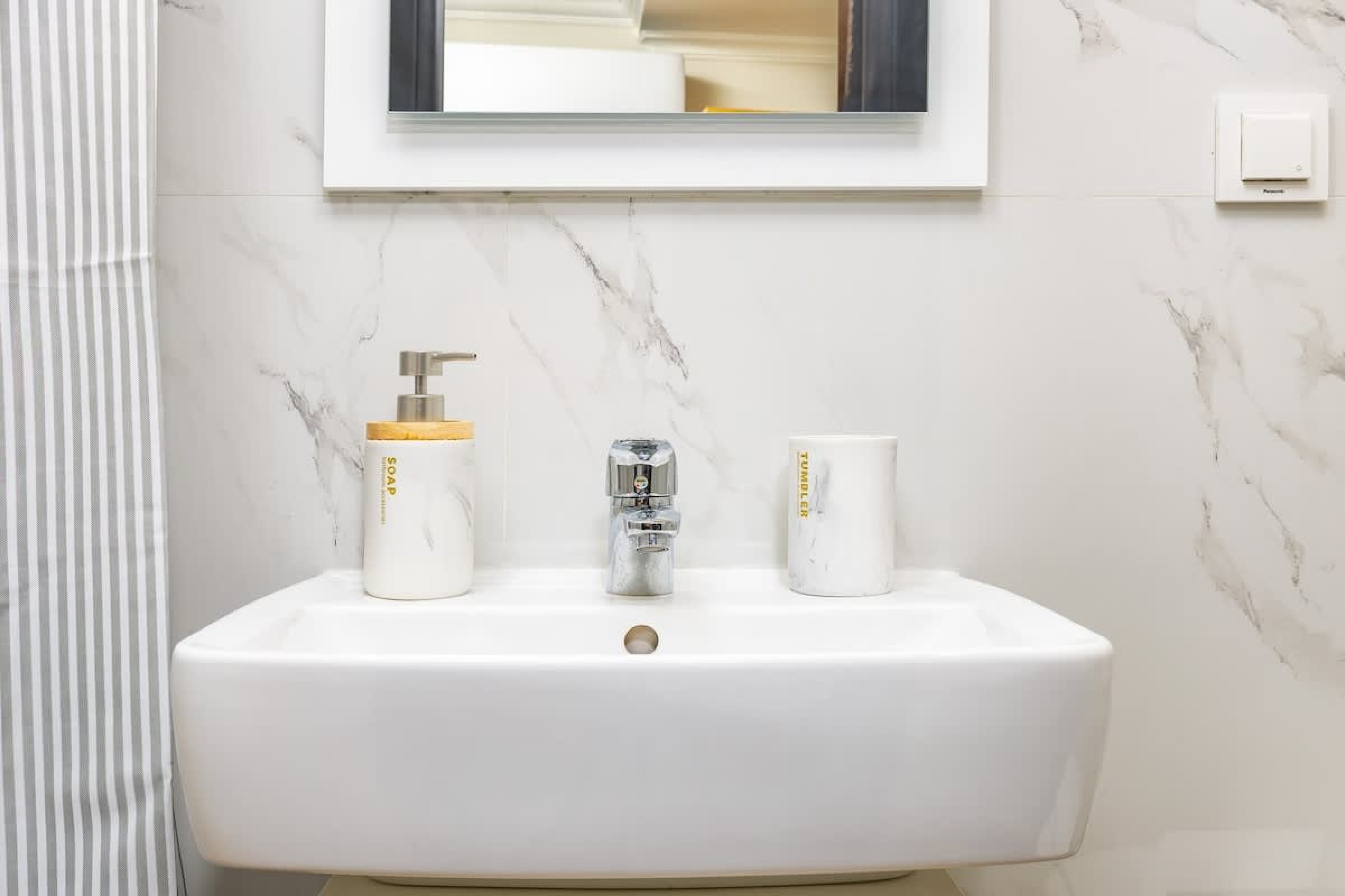 Scoutaround White Logo