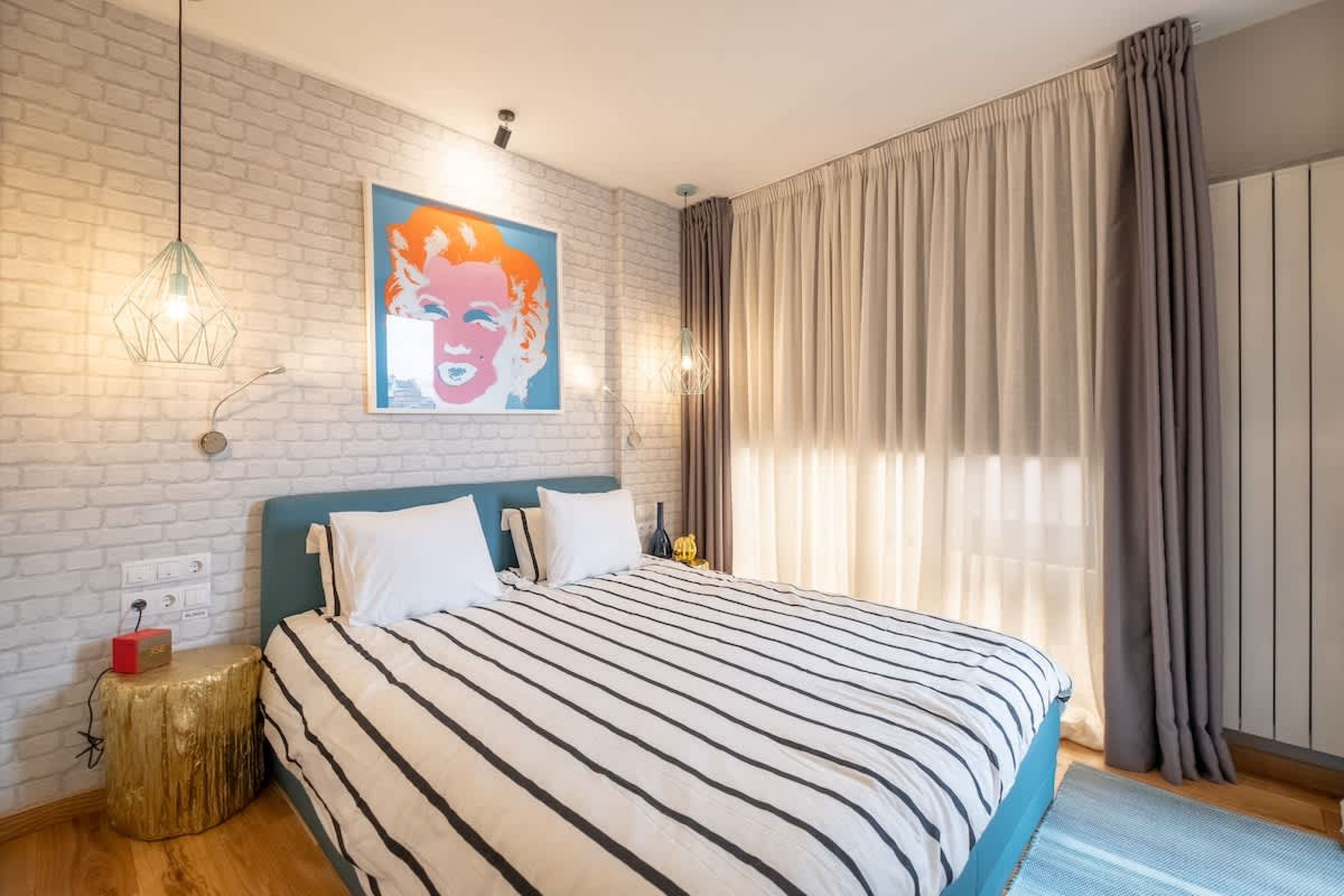 High-end Designer 2BR Aprt + Lift&amp;Balconies - Photo 19