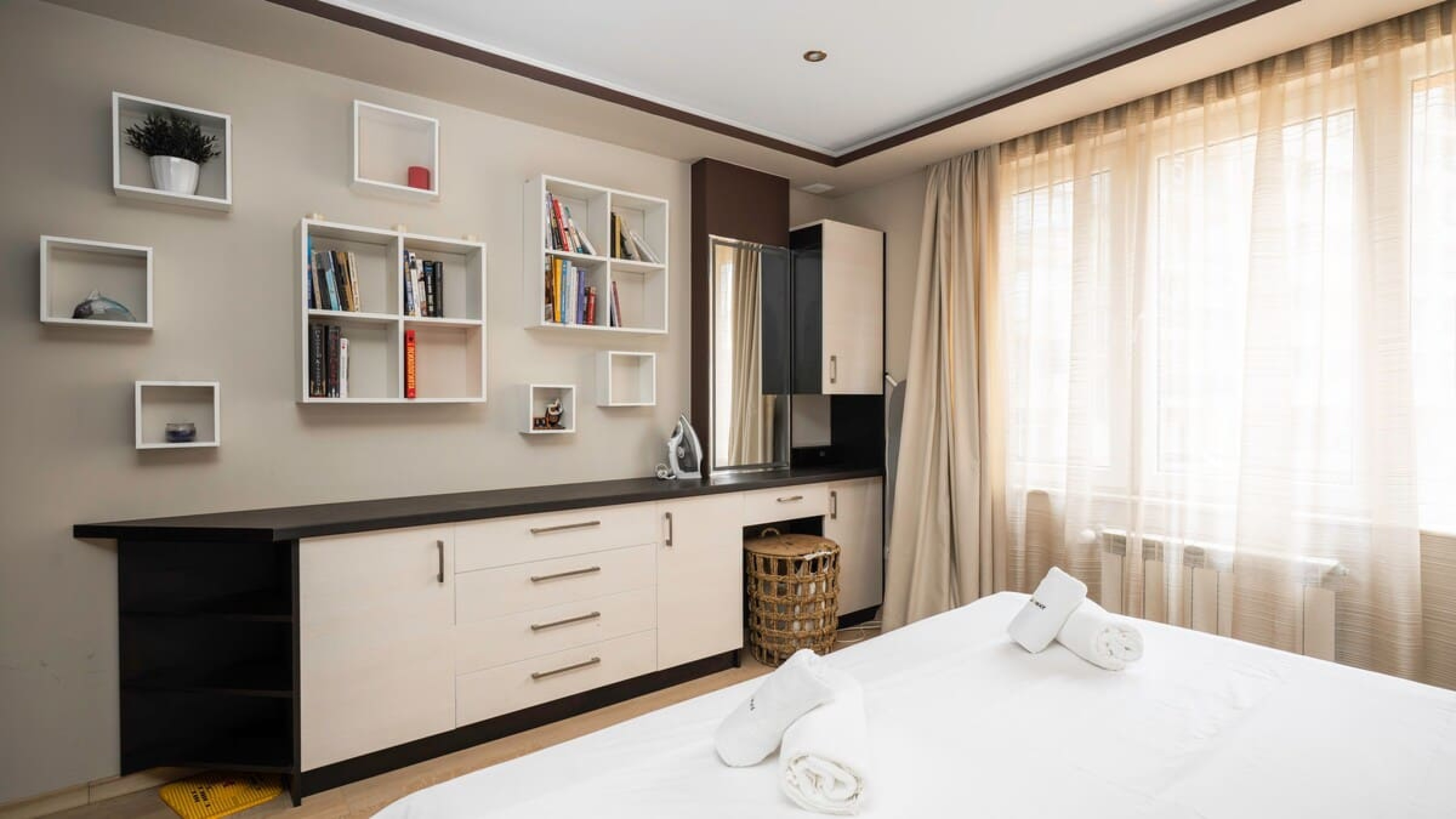 Scoutaround White Logo