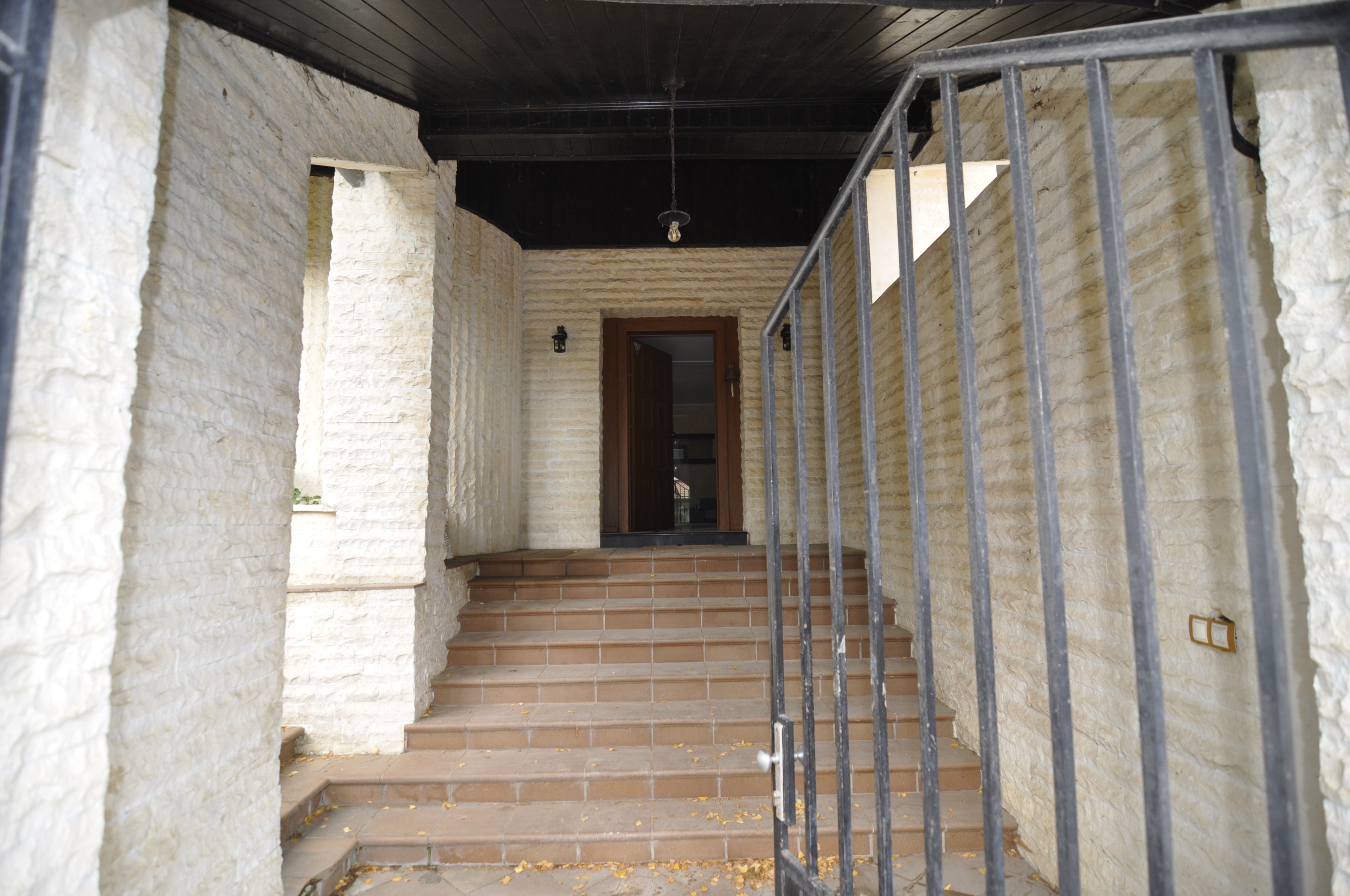 Scoutaround White Logo