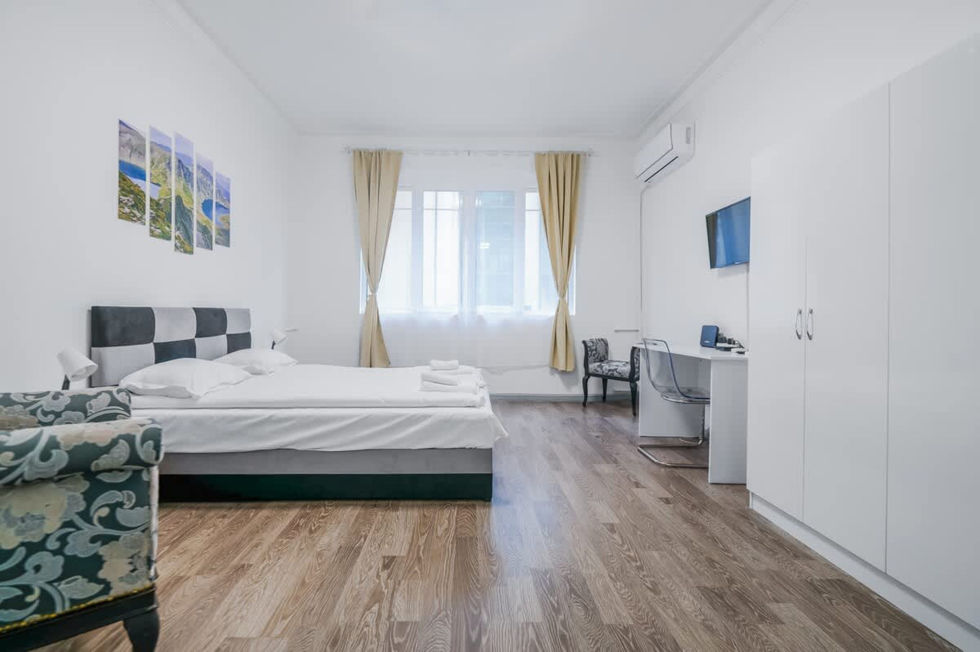 Scoutaround White Logo