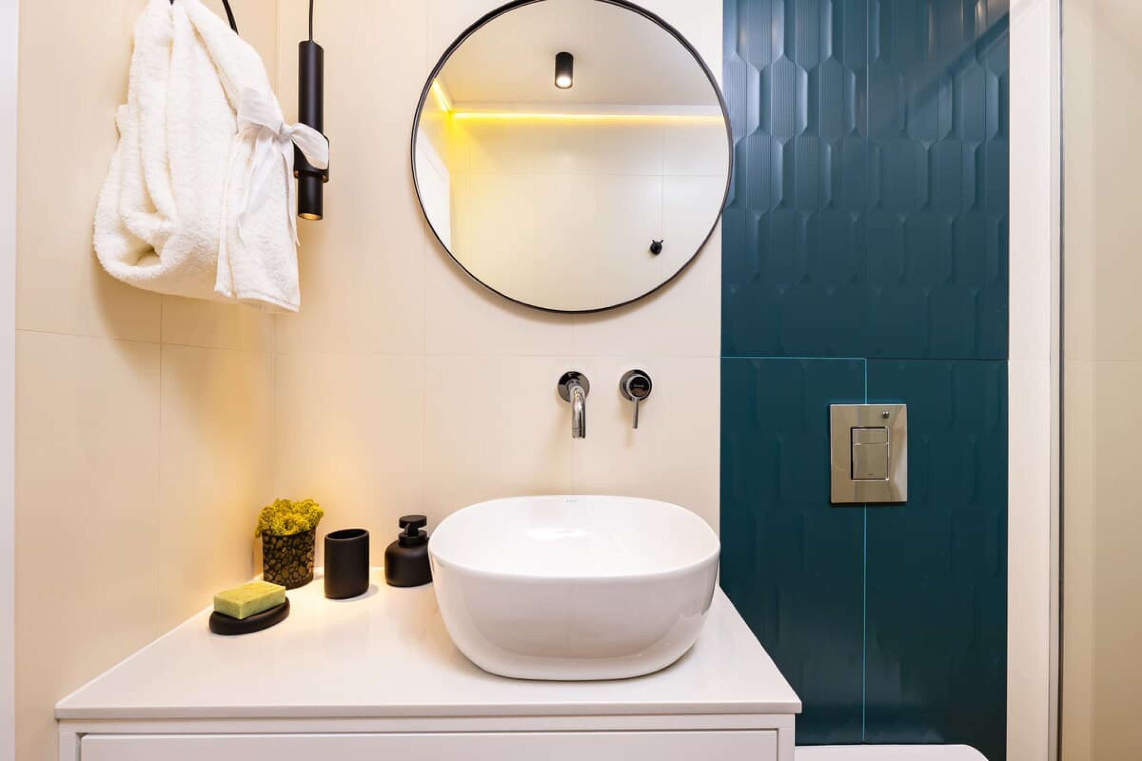 Scoutaround White Logo