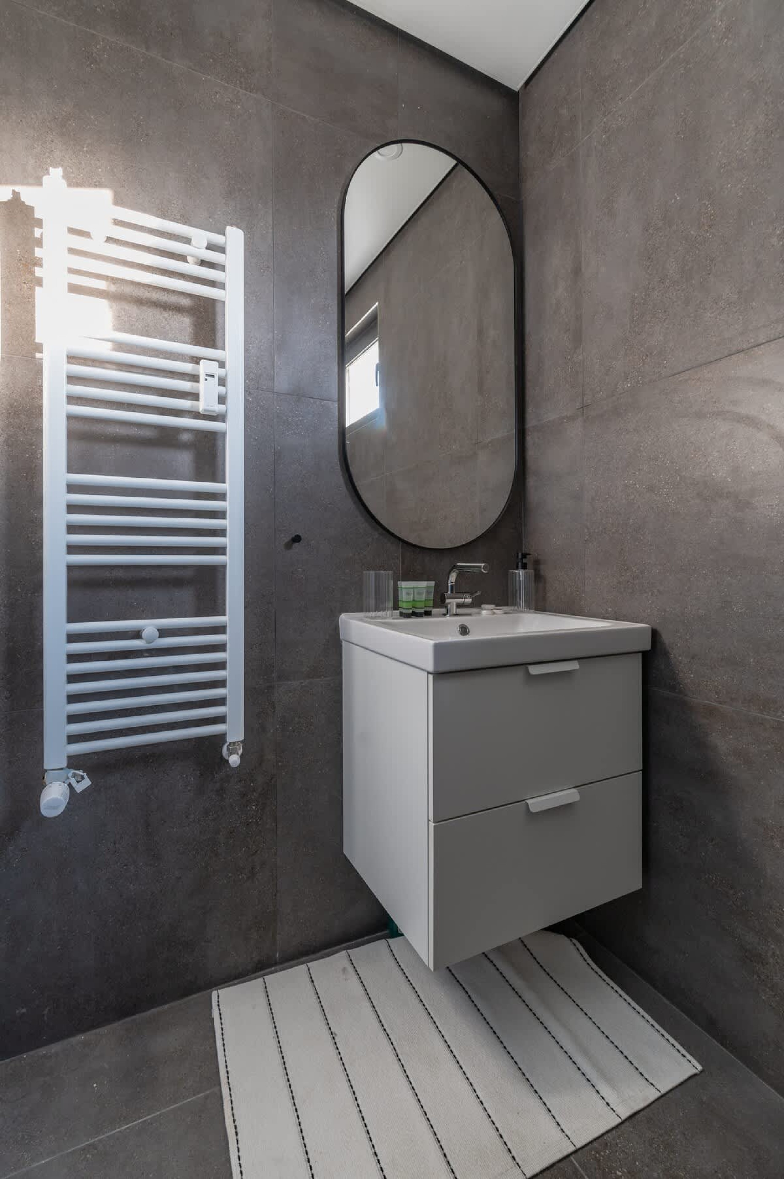 Industrial 2-BDR Flat by the National Stadium - Photo 18