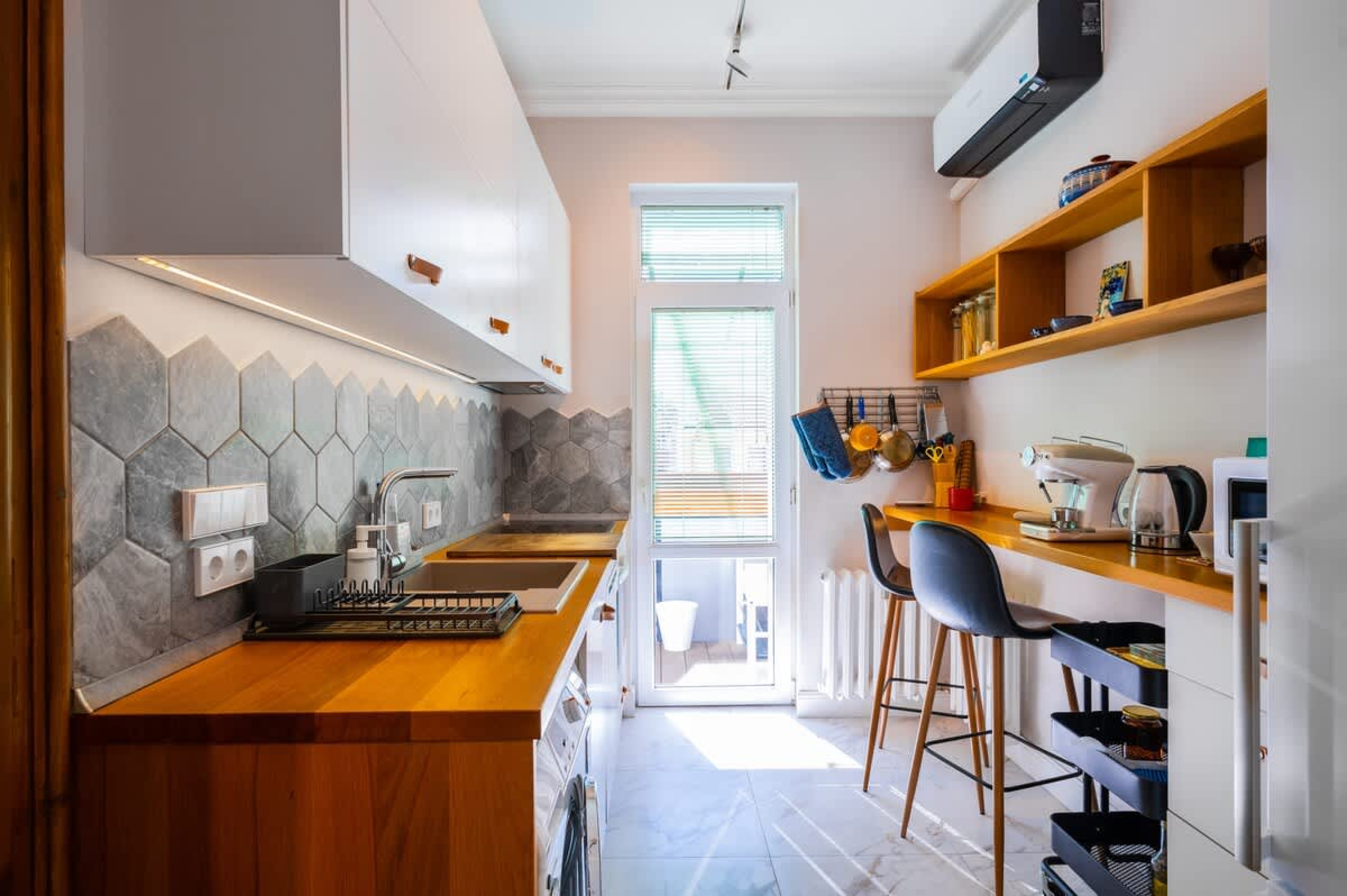 Scoutaround White Logo