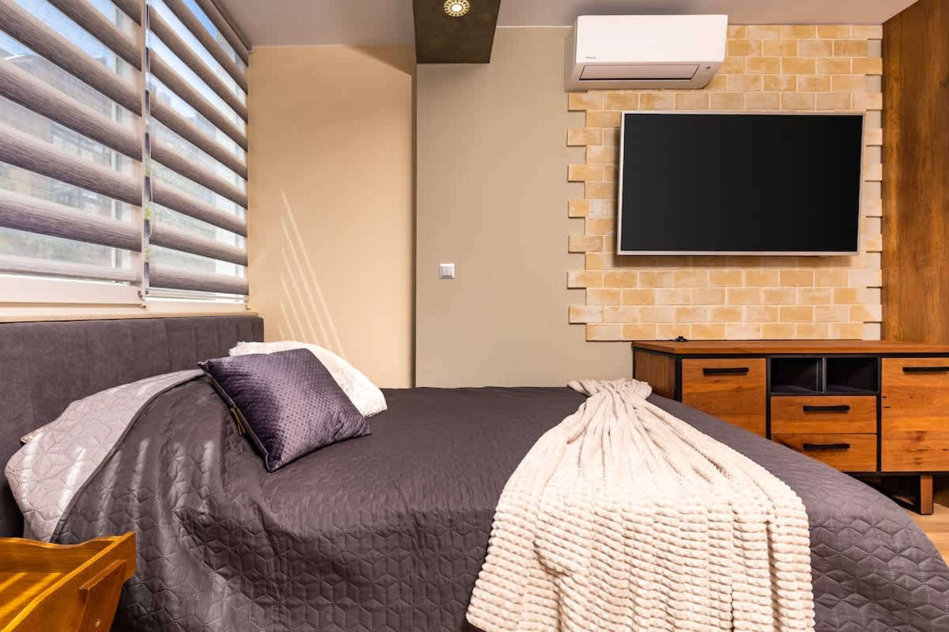 Scoutaround White Logo