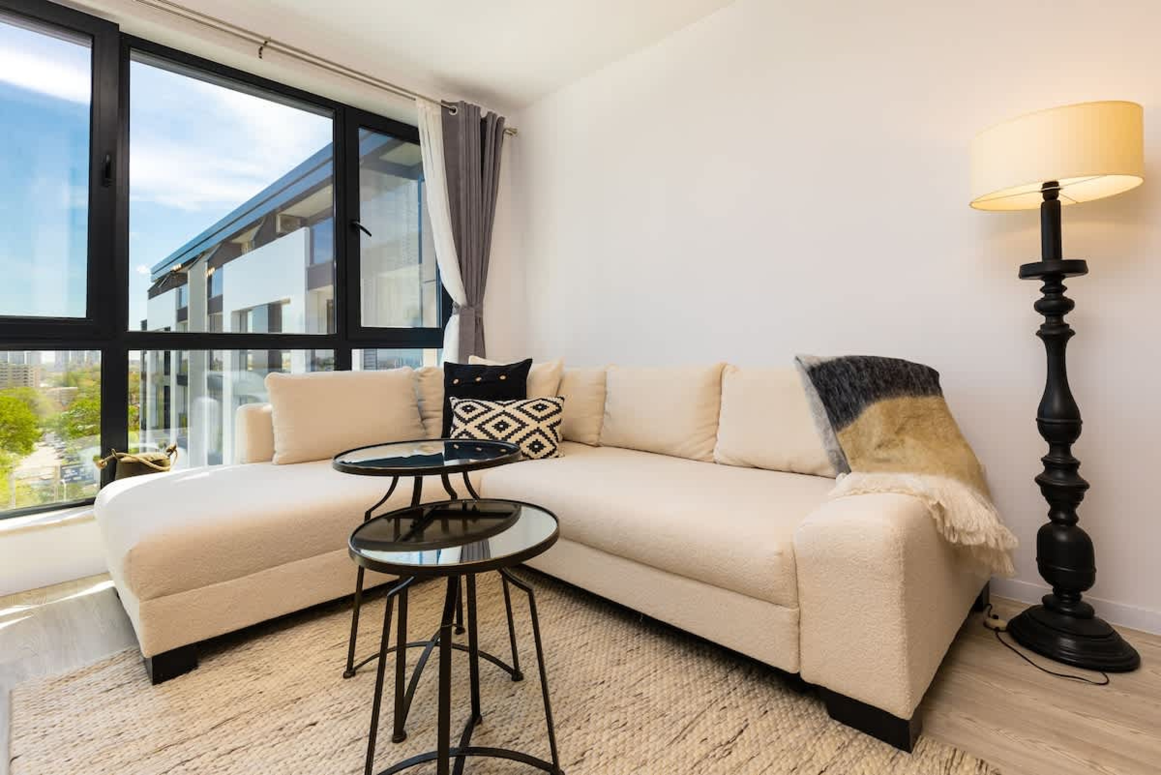 Scoutaround White Logo