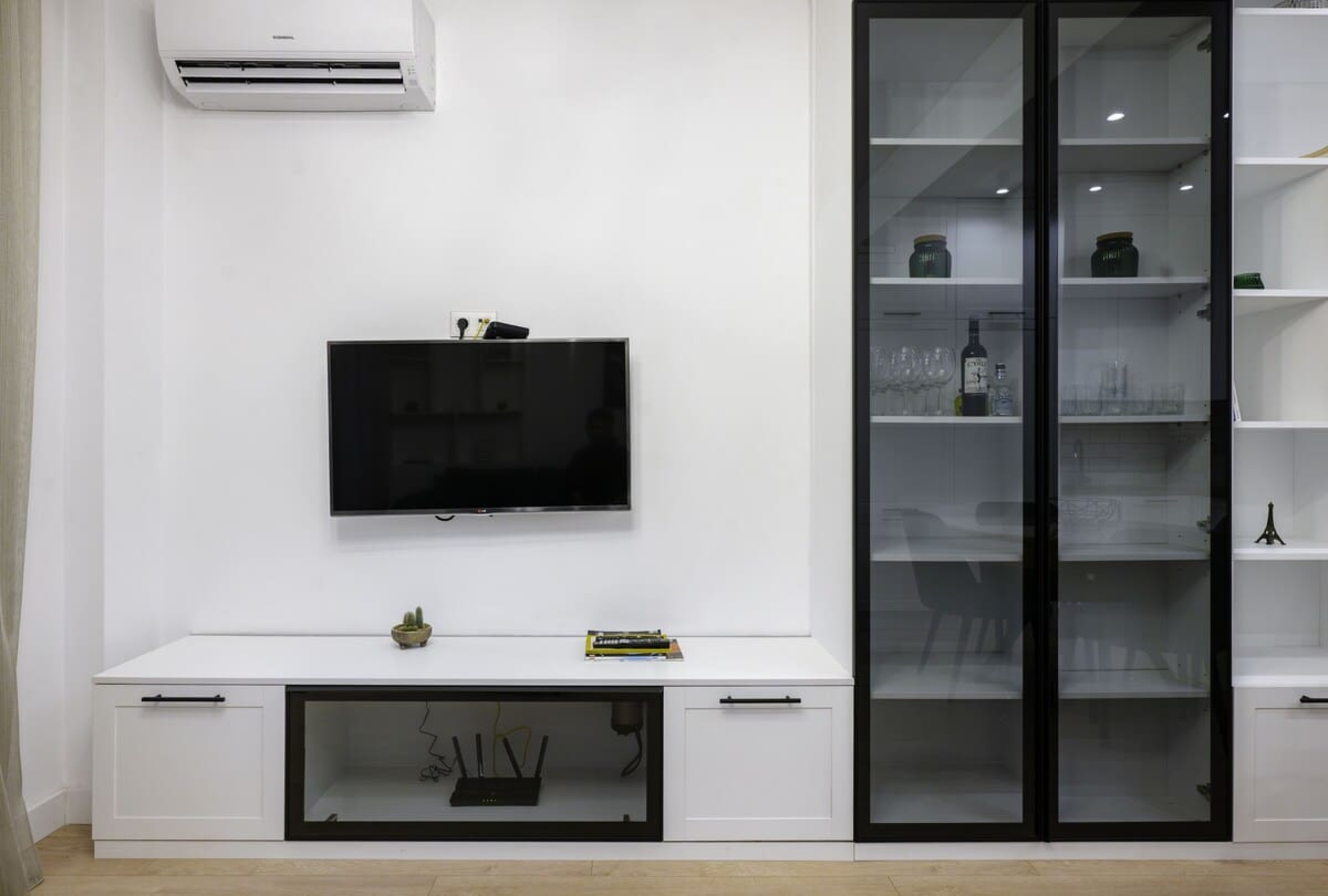 Sunny Stylish Apartment in Sofia - Photo 15