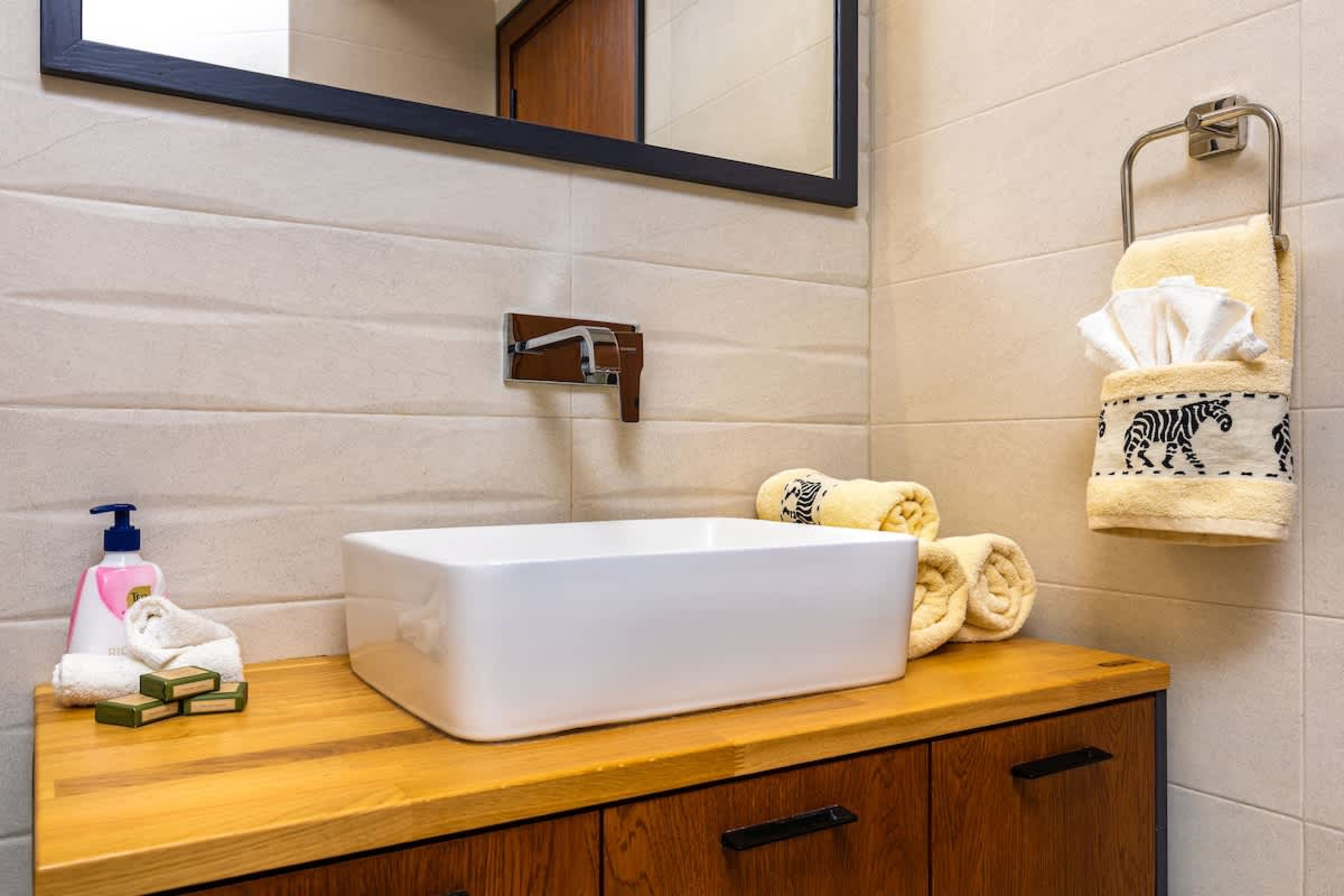 Scoutaround White Logo