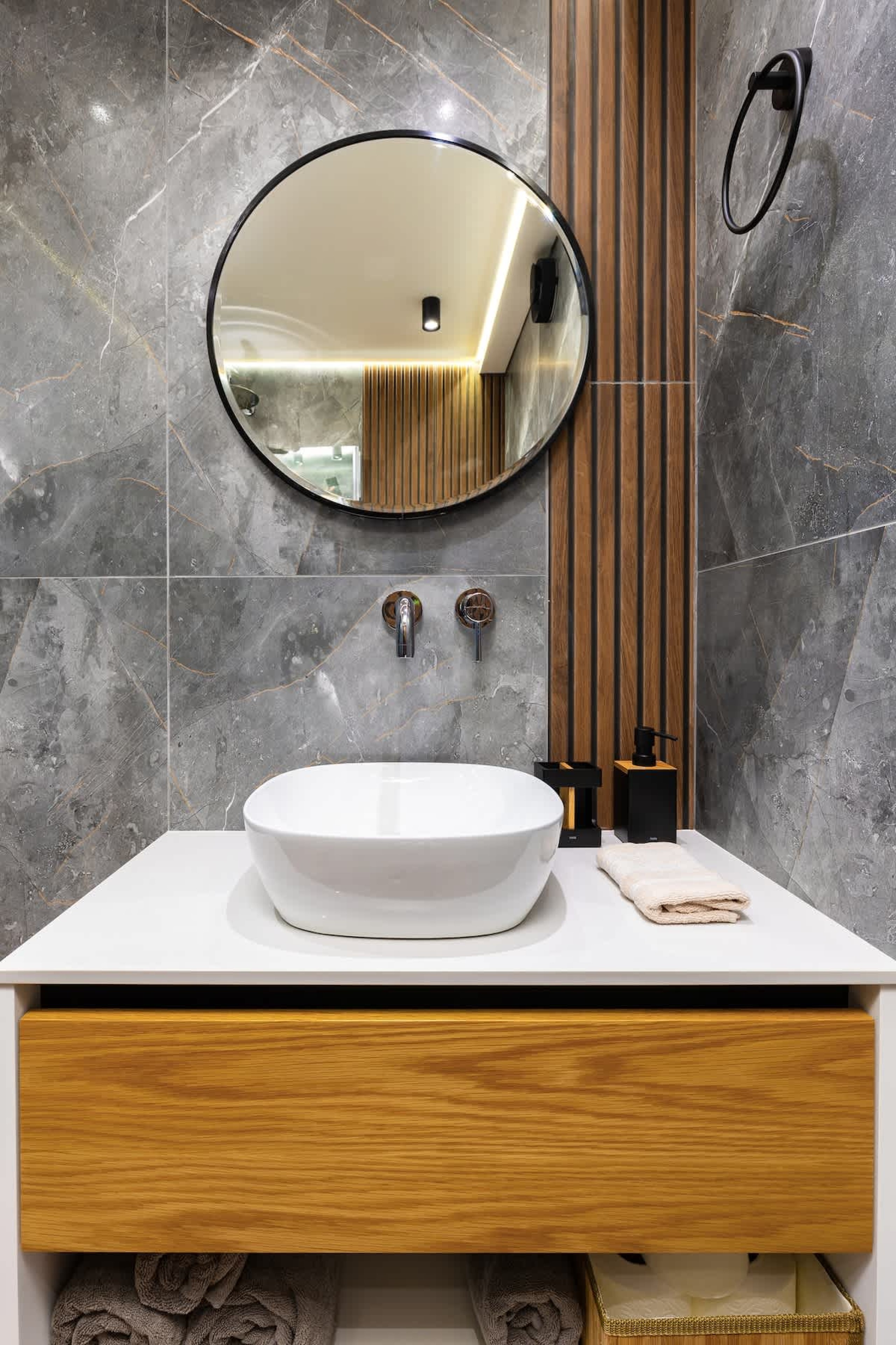 Scoutaround White Logo