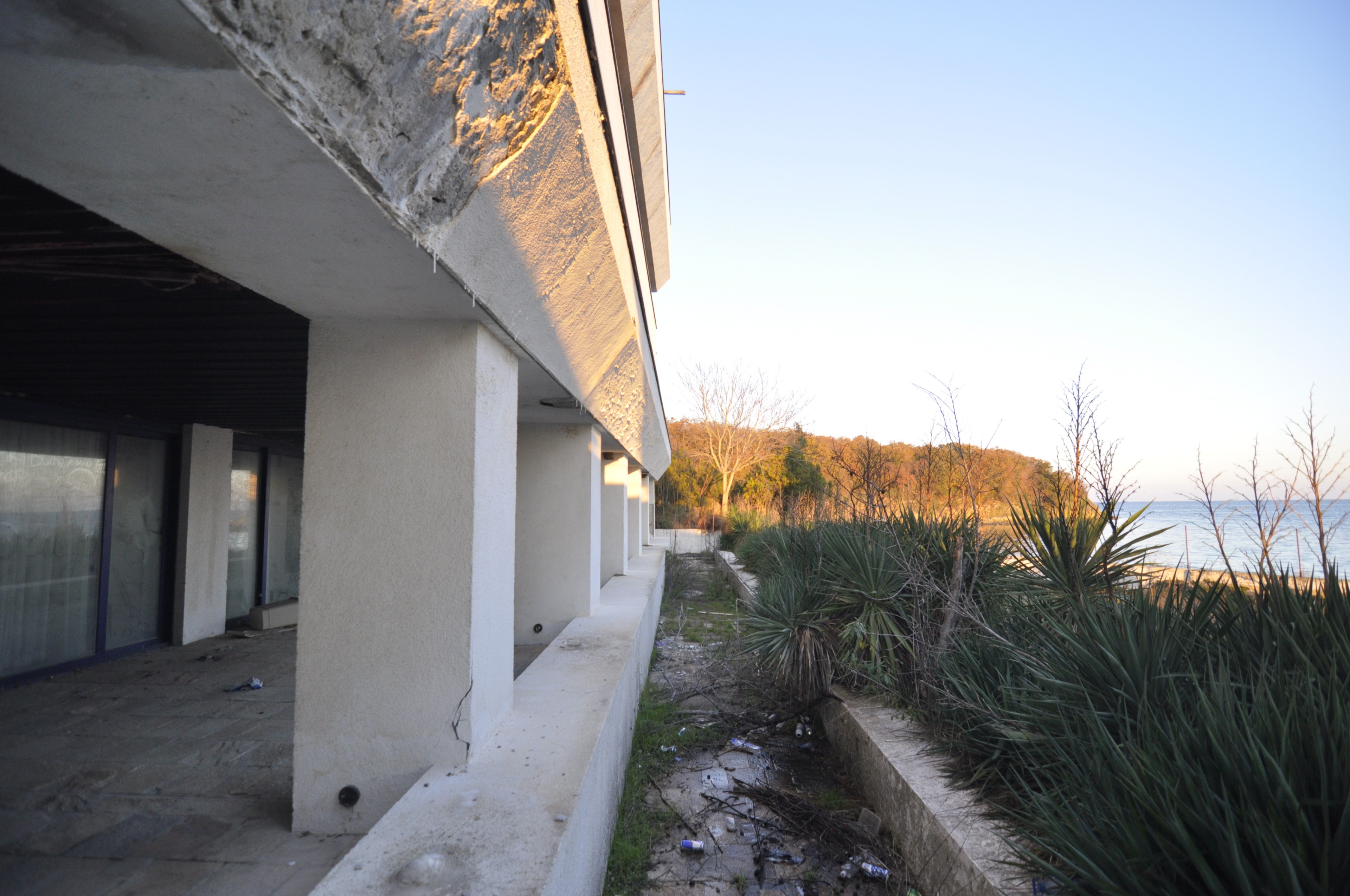 Scoutaround White Logo