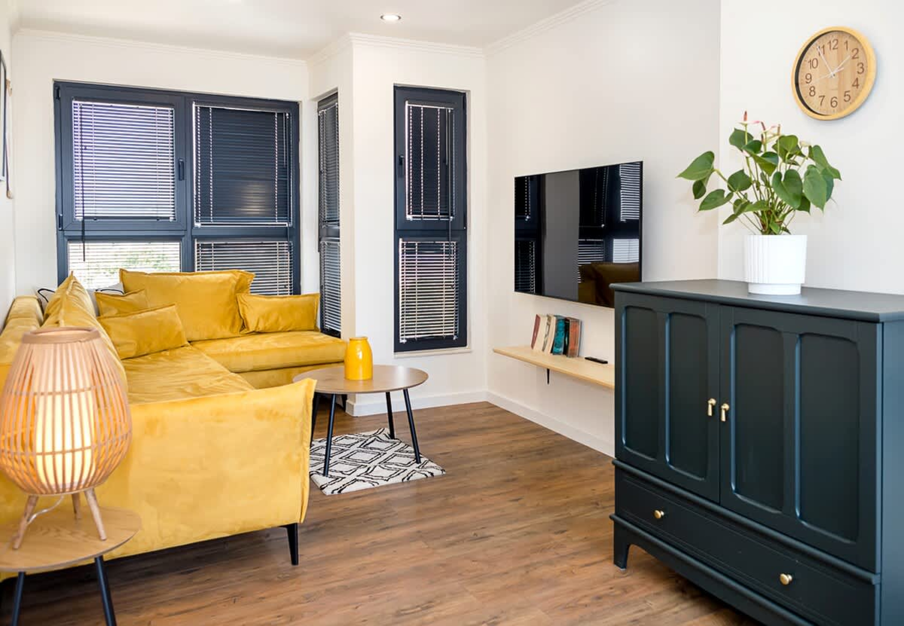 Scoutaround White Logo