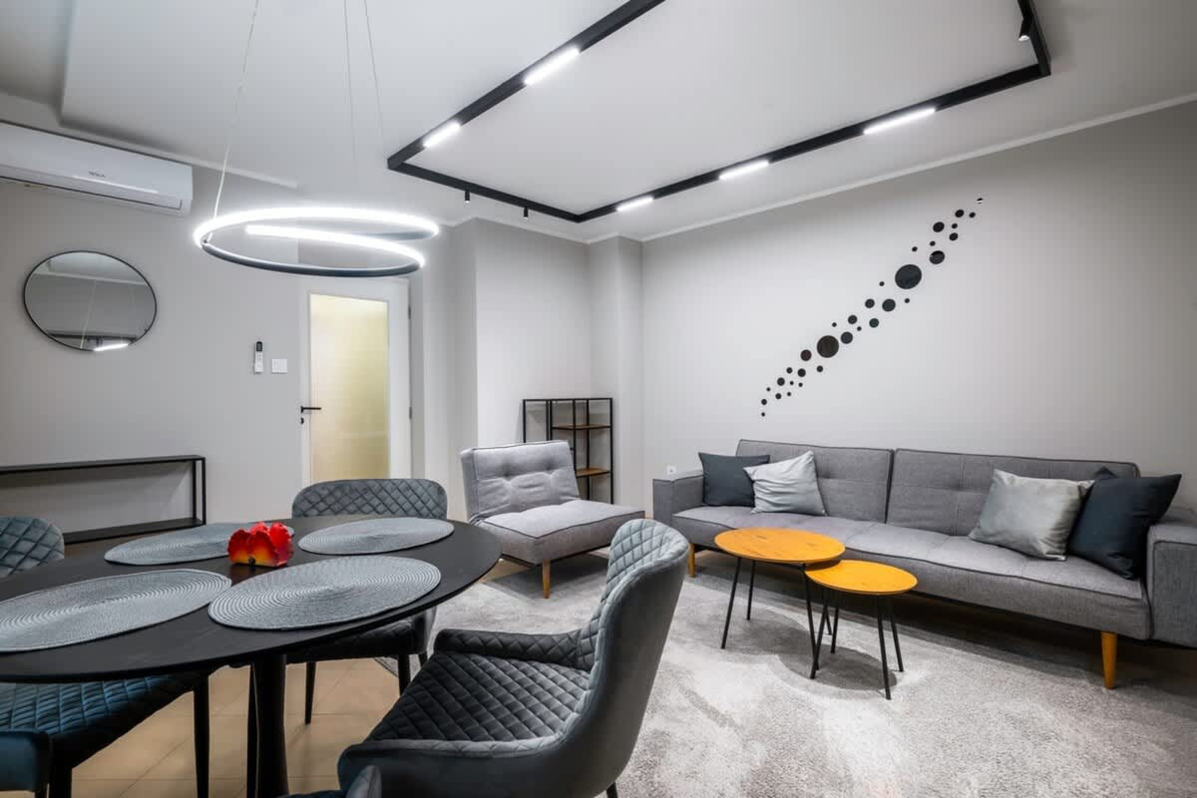 Silver Gem  1BD with desk and balcony - Photo 8