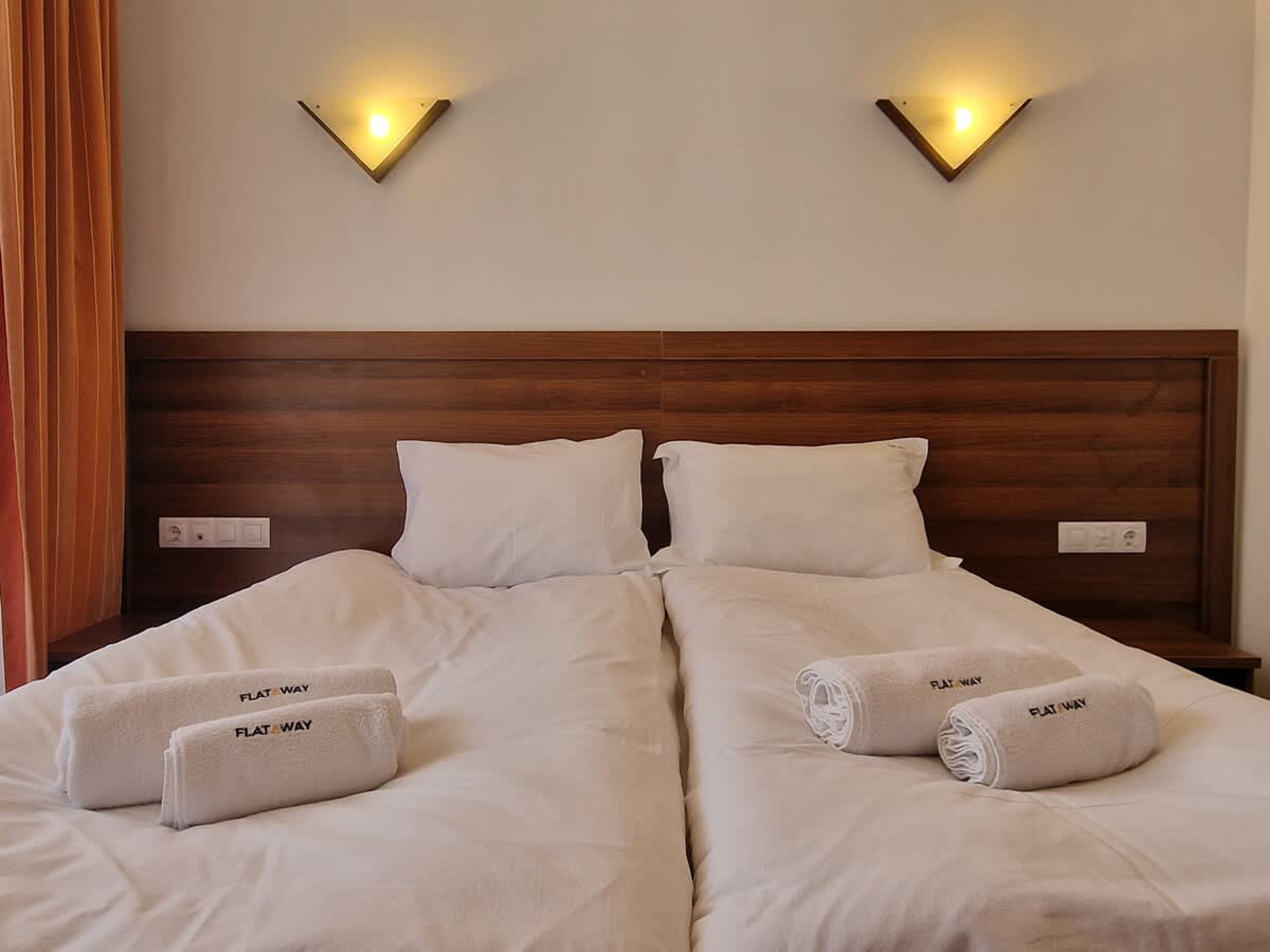 Scoutaround White Logo