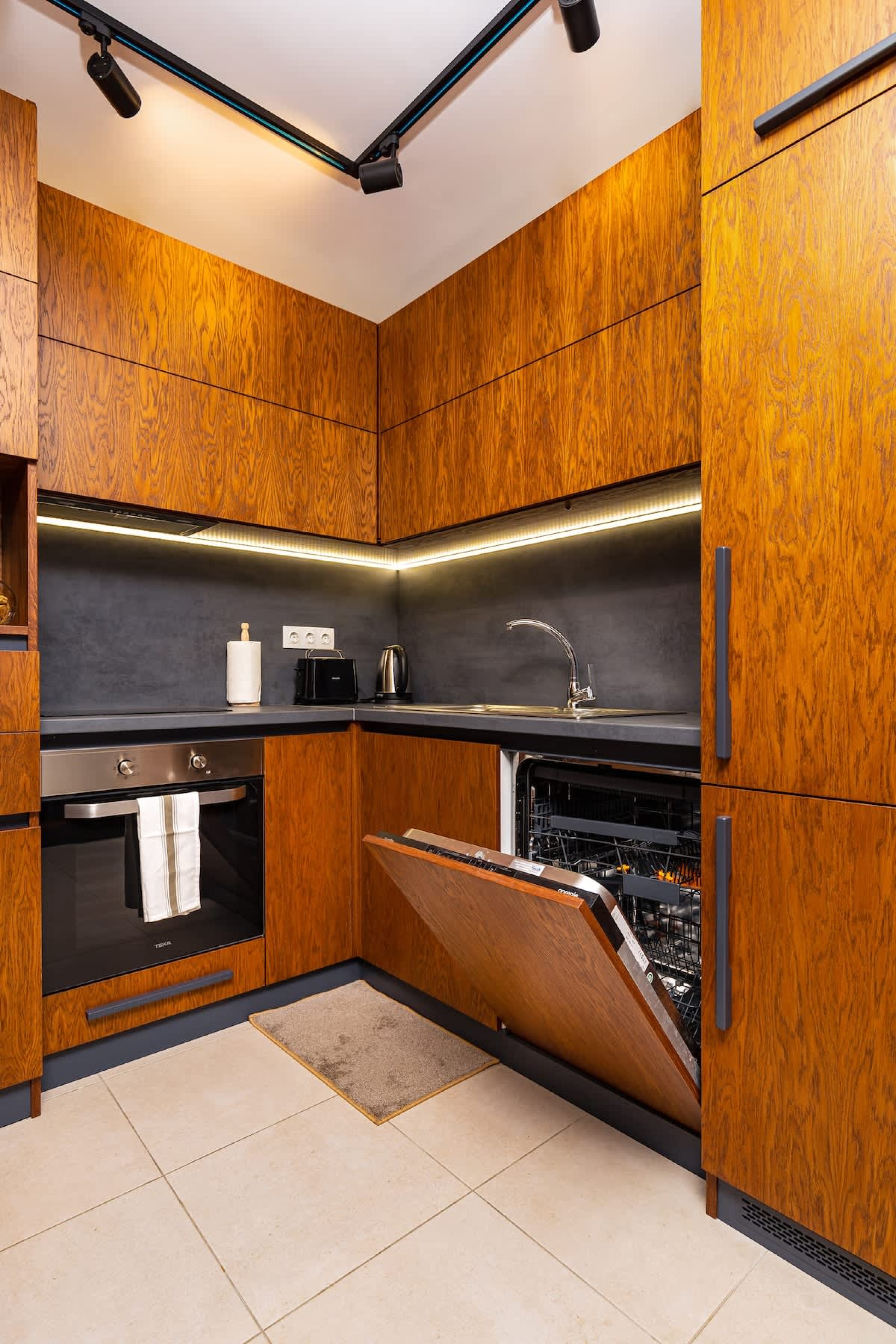 Scoutaround White Logo