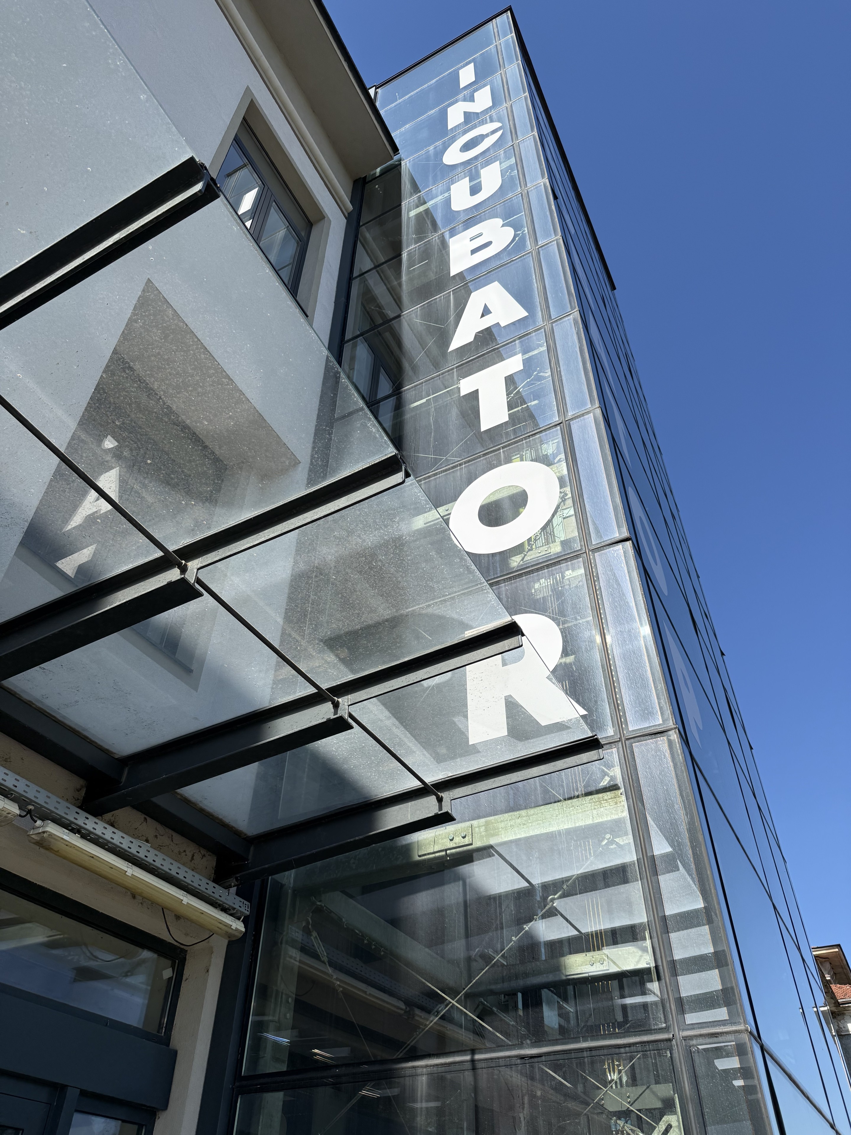 Scoutaround White Logo