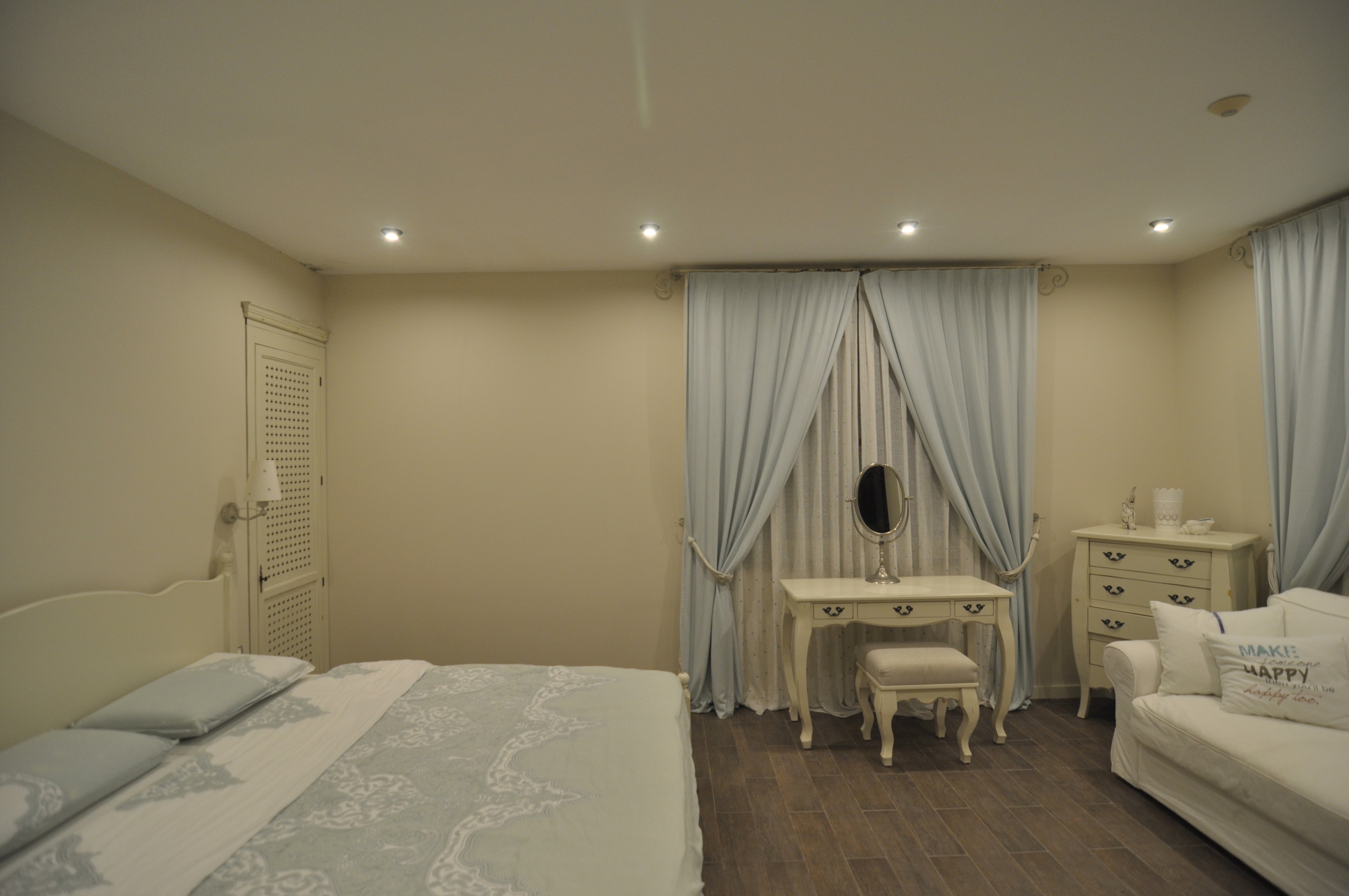 Scoutaround White Logo