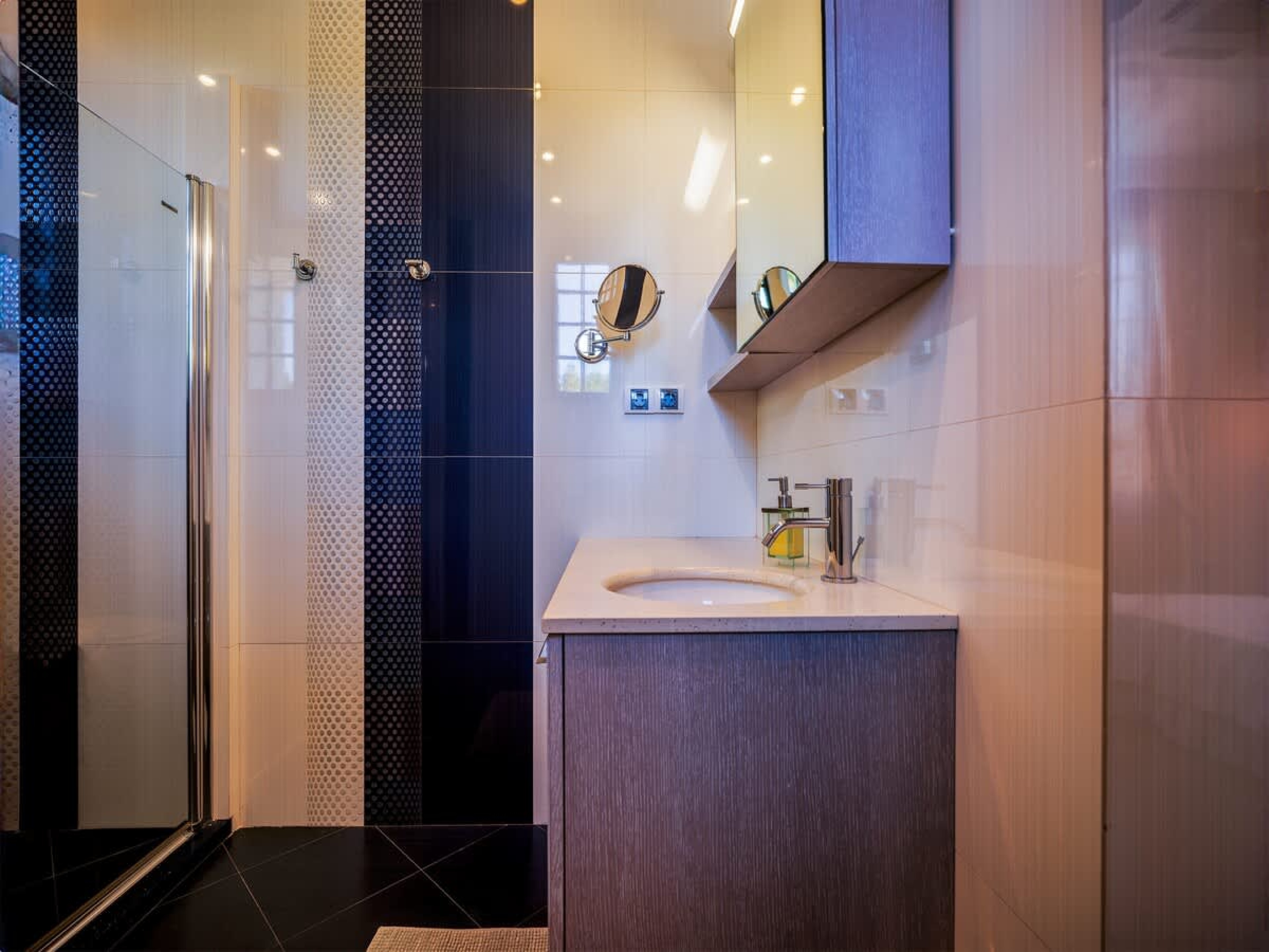 Scoutaround White Logo