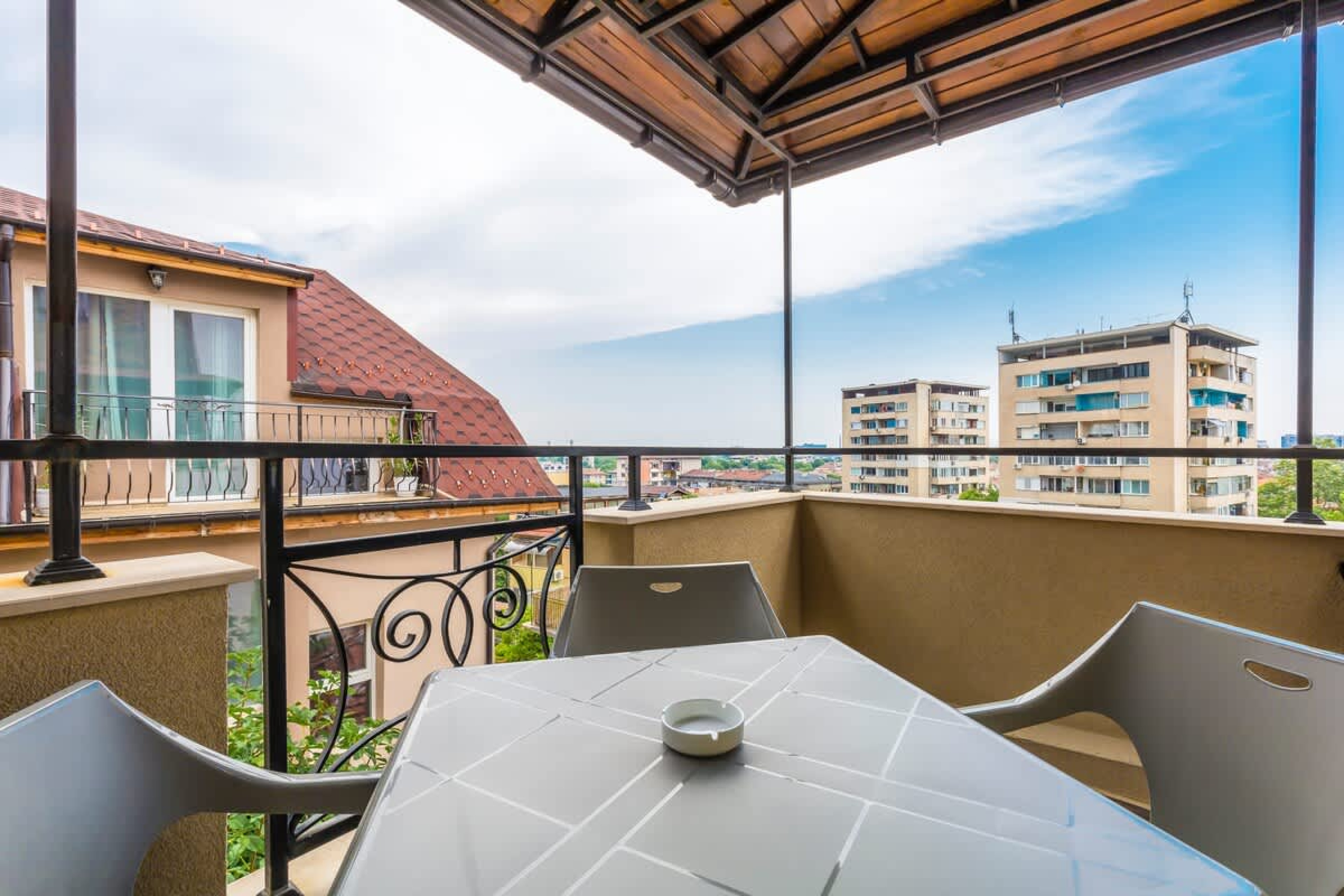 Scoutaround White Logo