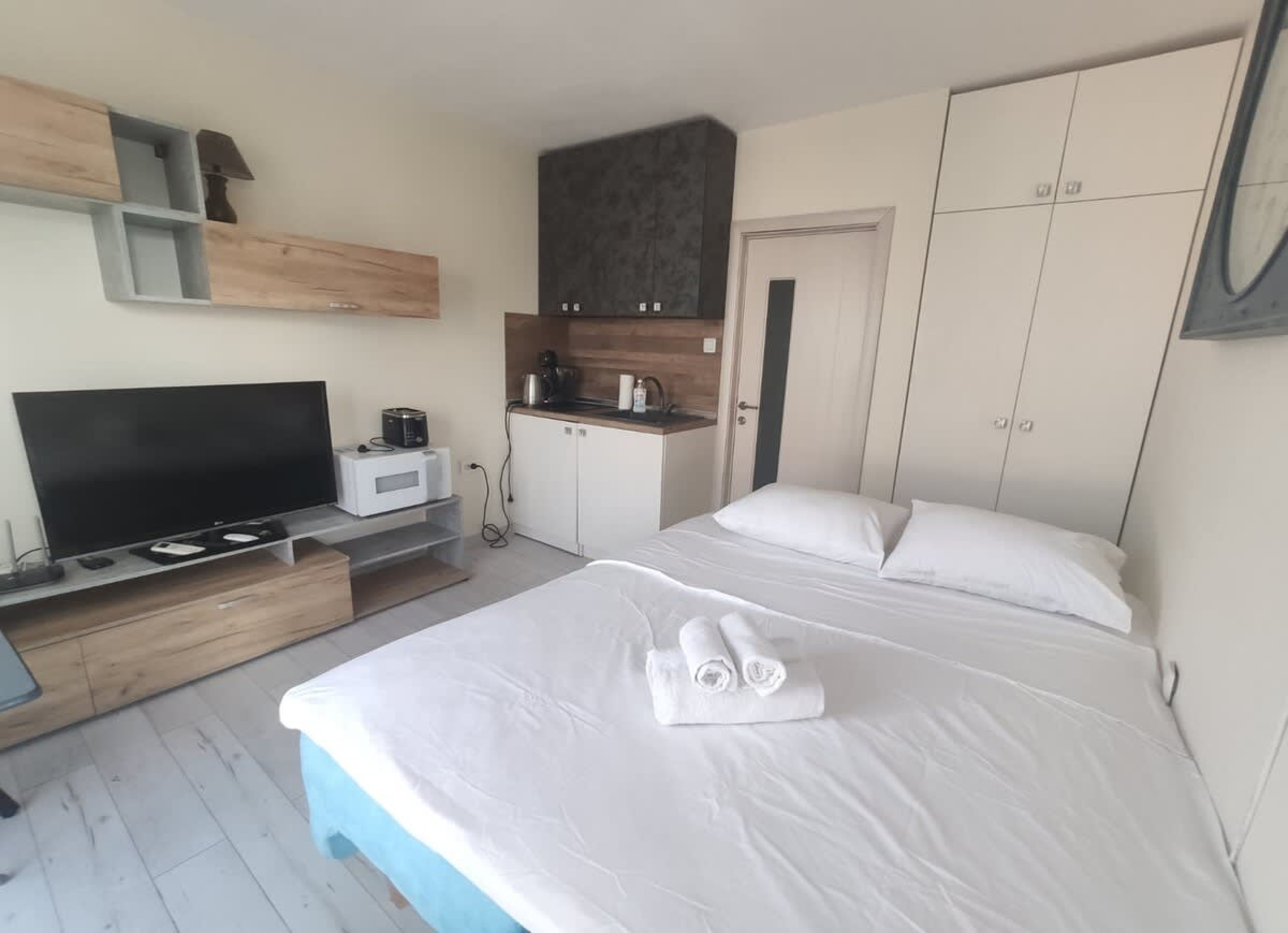 Scoutaround White Logo