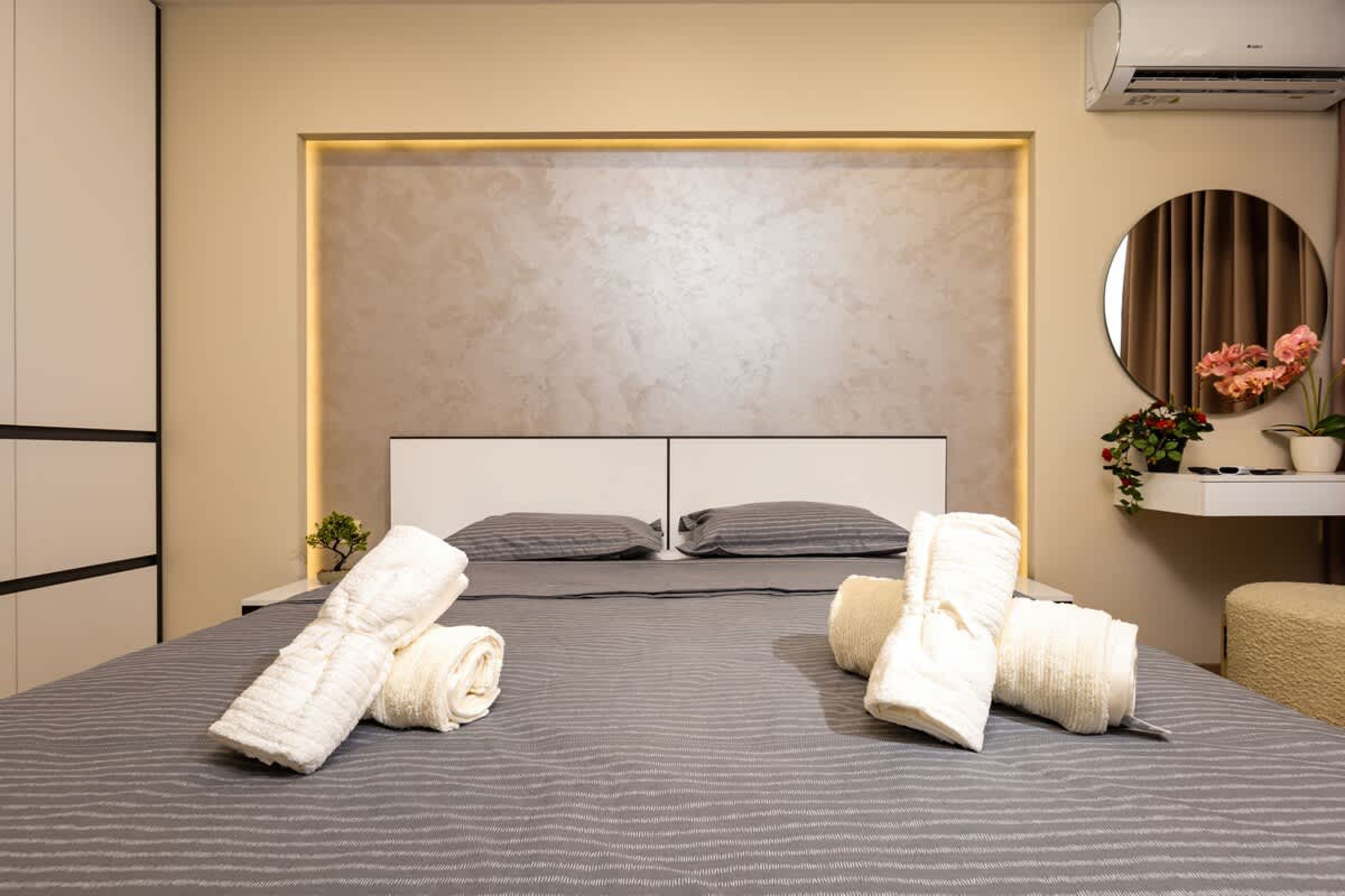 Scoutaround White Logo