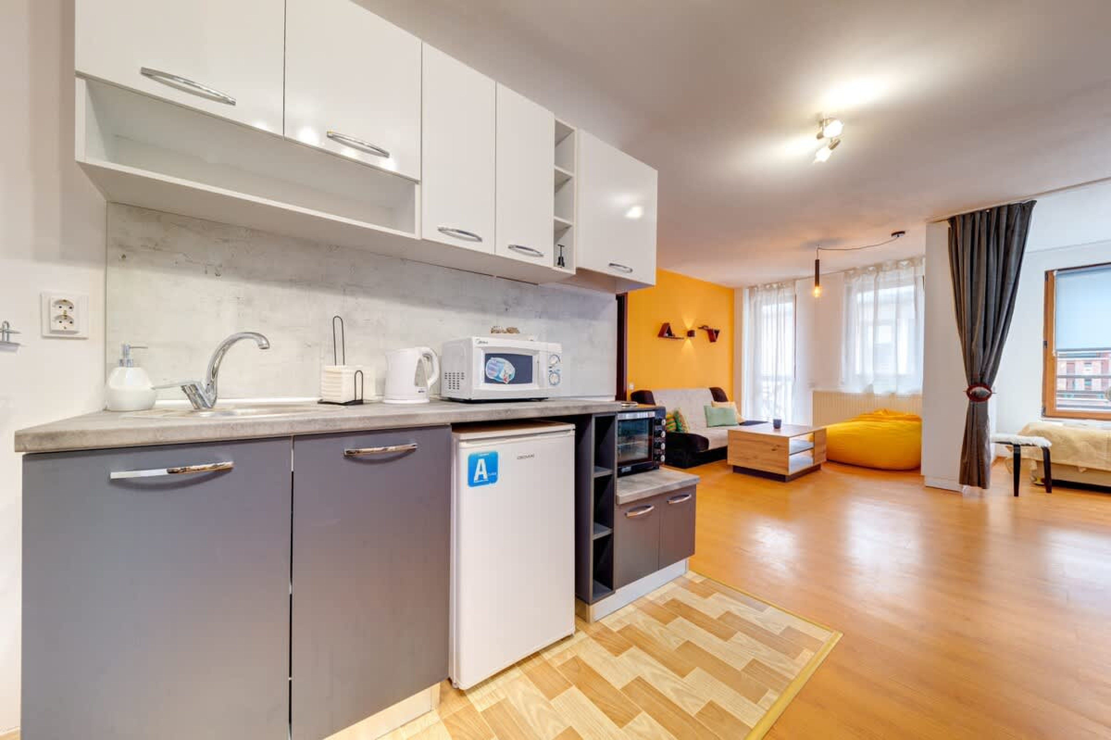 Scoutaround White Logo